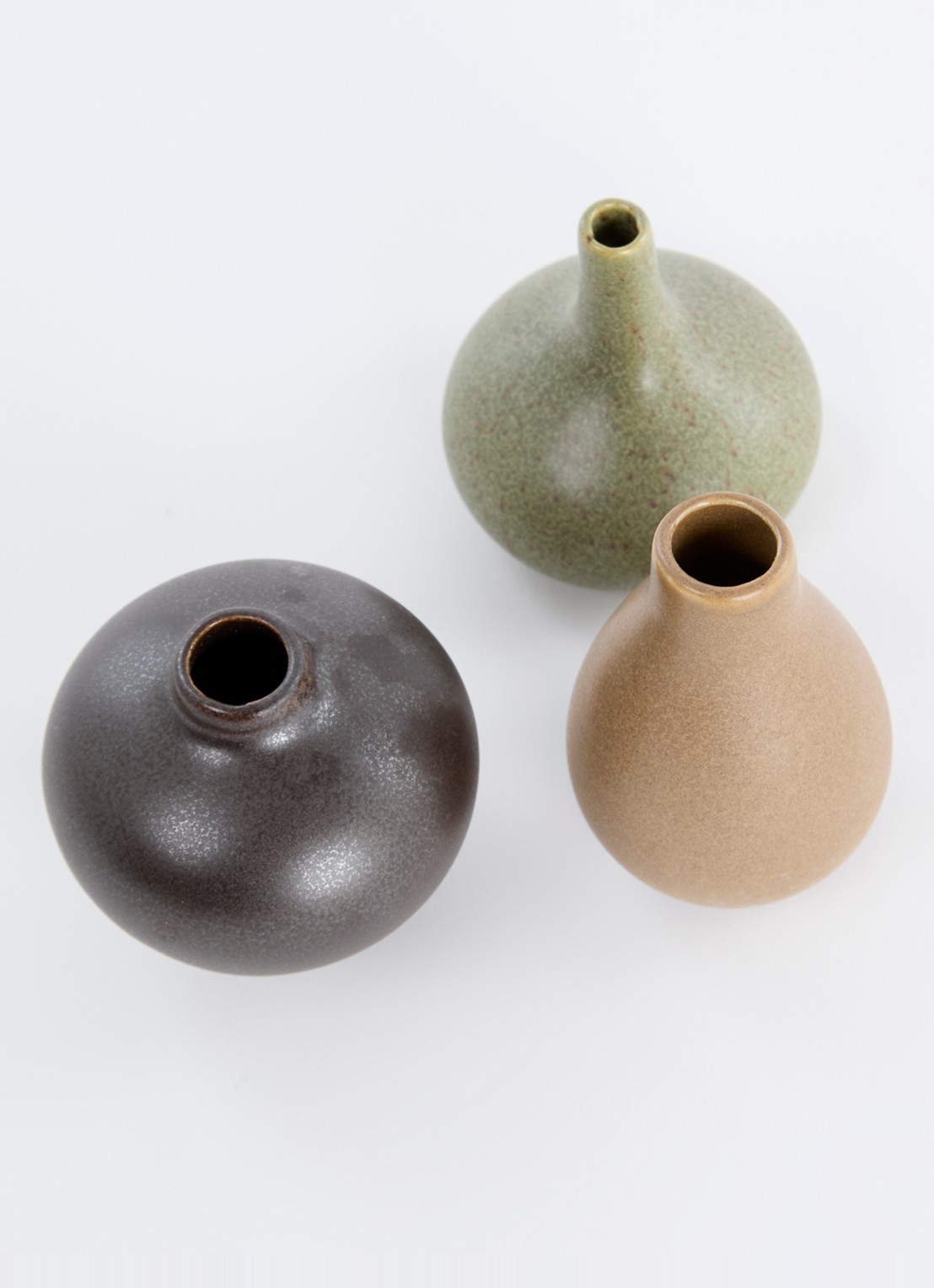 ferm LIVING Komo Mini vaas set van 3 - voorkant 2 bruin