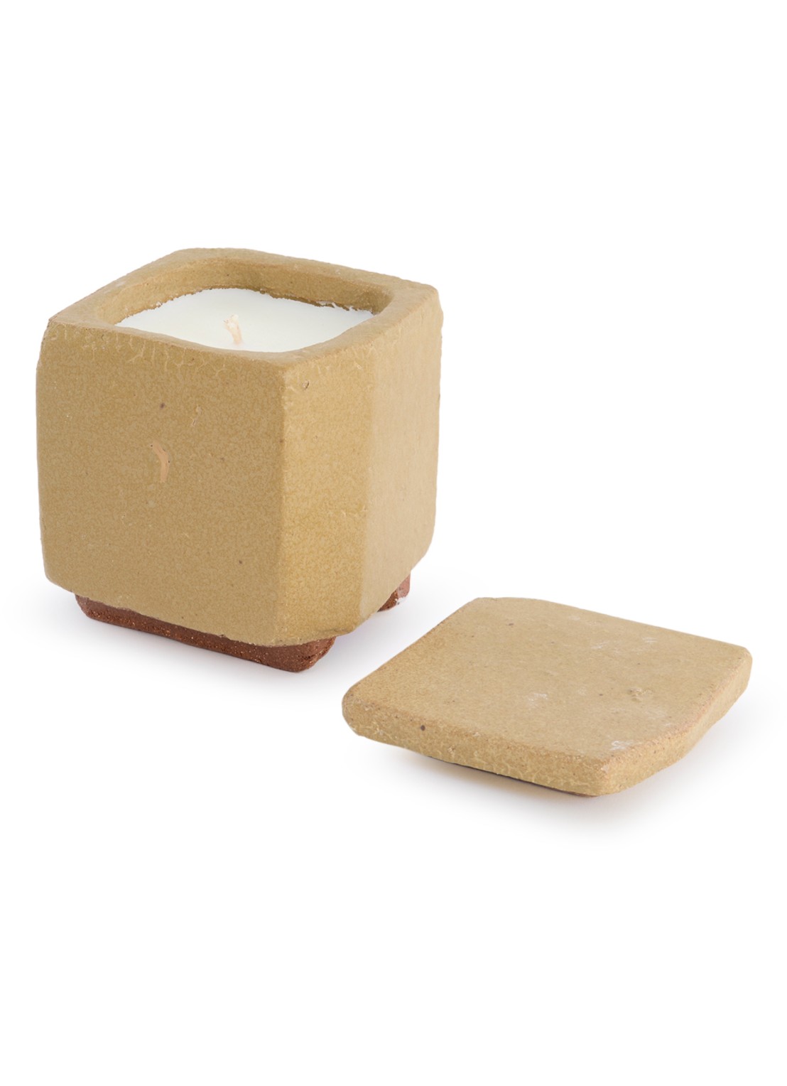 ferm LIVING Kurinu geurkaars 1,25 kg - voorkant okergeel