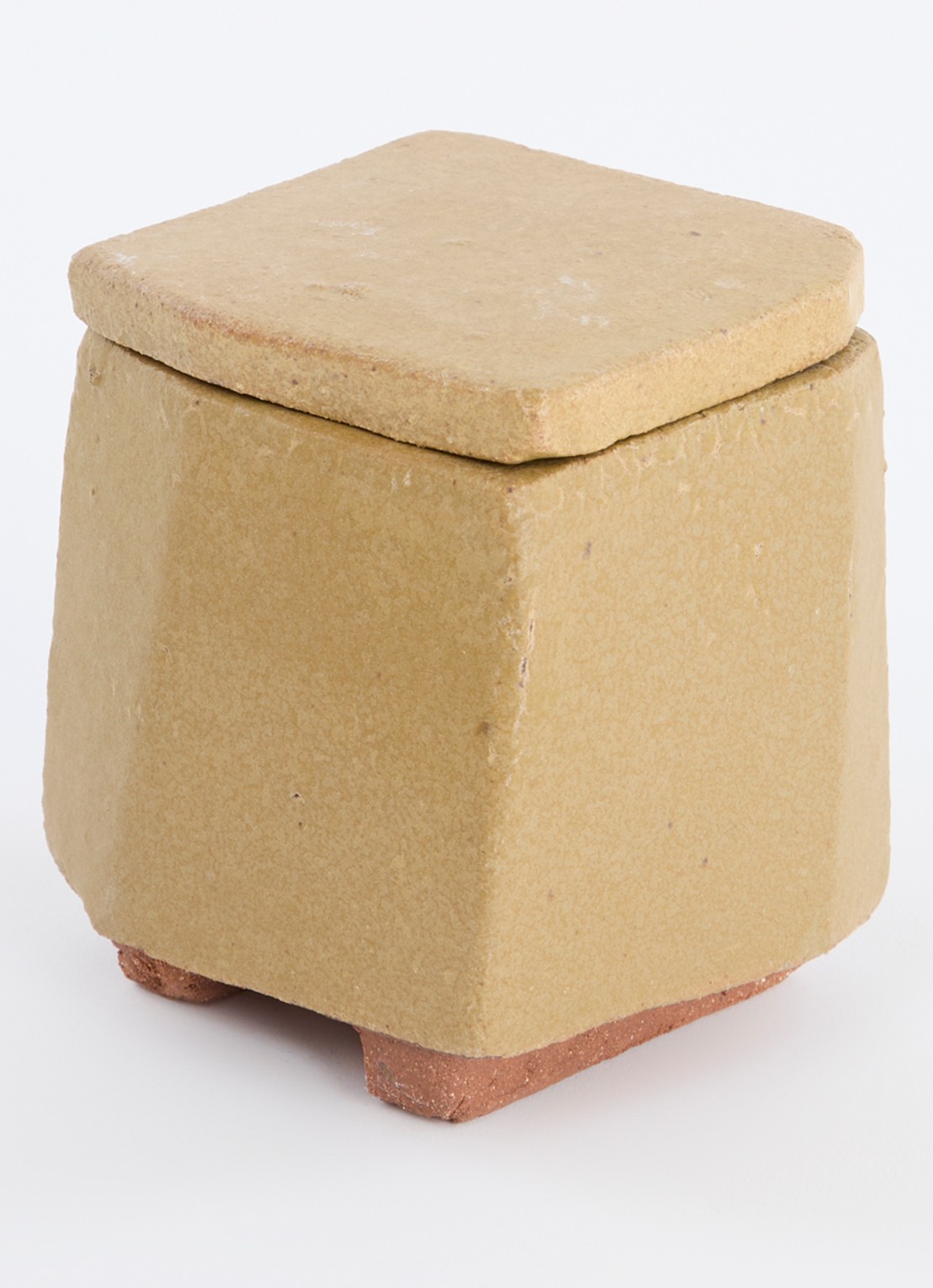 ferm LIVING Kurinu geurkaars 1,25 kg - voorkant 2 okergeel