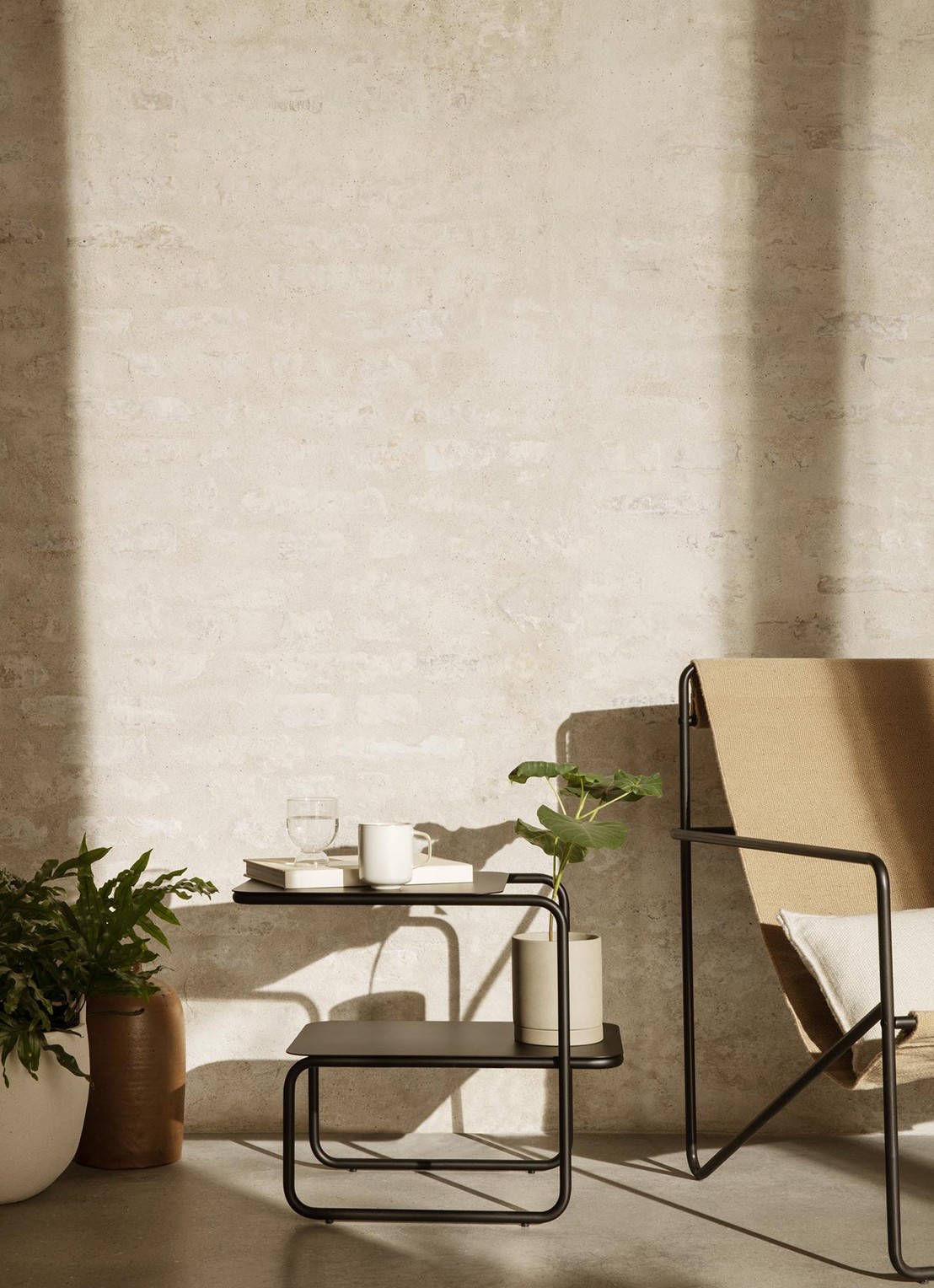 ferm LIVING Level bijzettafel - voorkant 2 zwart