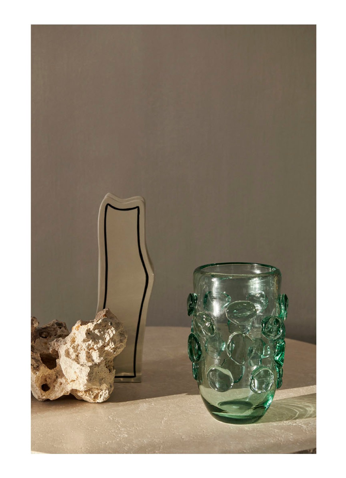 ferm LIVING Lump siervaas 17 cm - voorkant 2 groen