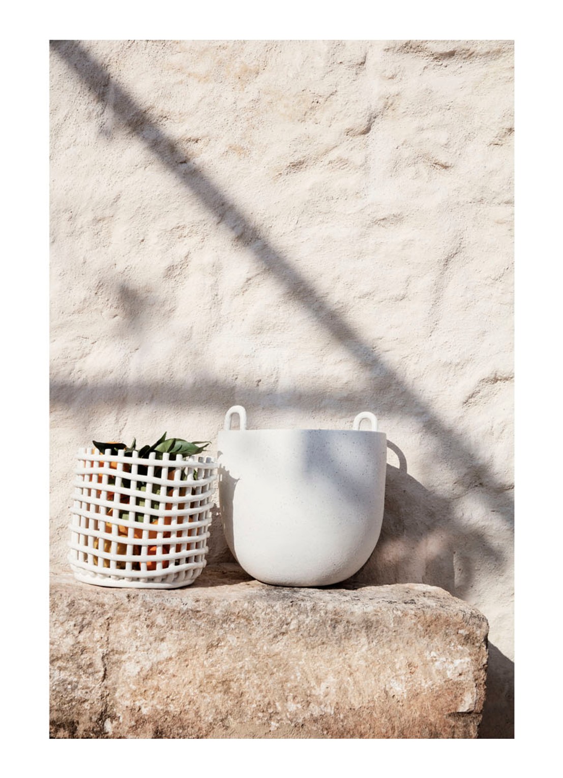 ferm LIVING Mand L van keramiek 22 cm - voorkant 3 gebroken wit