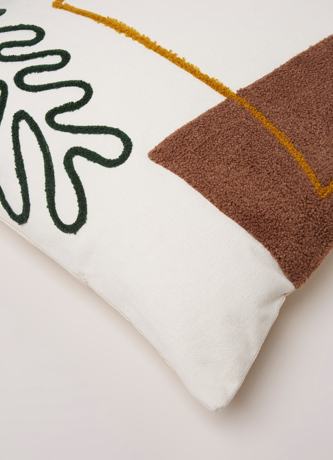 ferm LIVING Mirage Cushion Leaf sierkussen 50 x 50 cm  - detail 3 gebroken wit