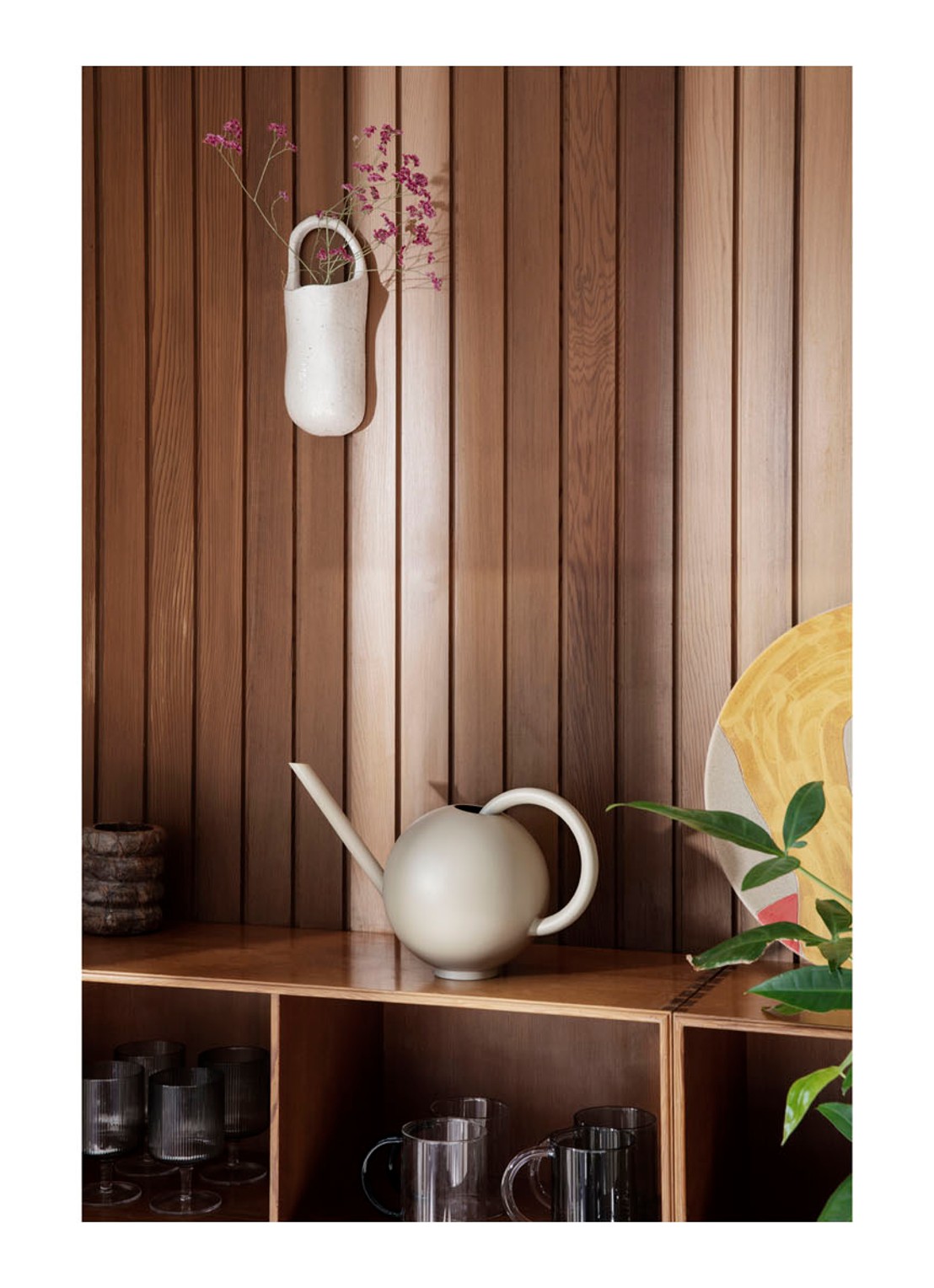 ferm LIVING Orb gieter 2 liter  - voorkant 3 ivoor