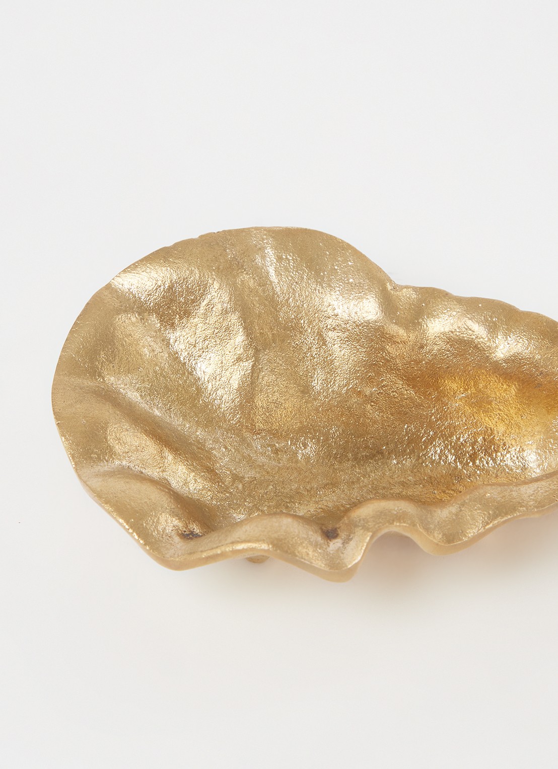 ferm LIVING Oyster schaaltje 10,5 x 7 cm - detail 3 goud