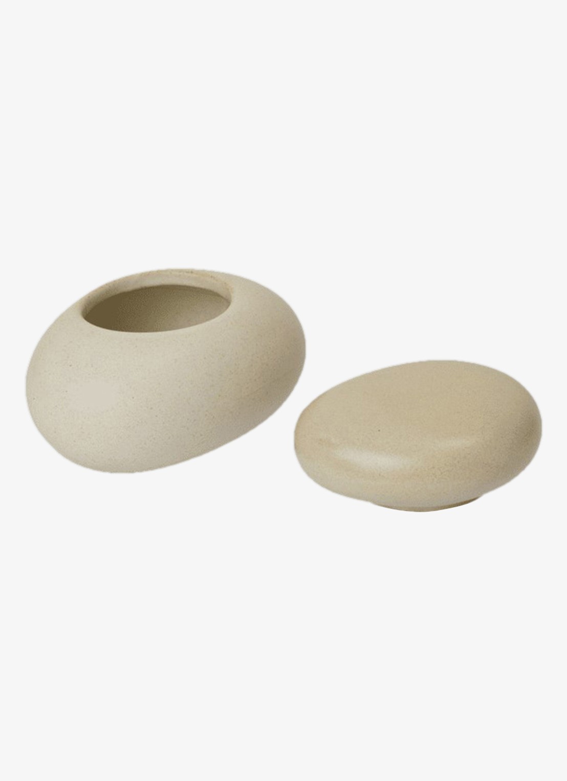ferm LIVING Pebble Small opbergdoos 8 x 11 cm - voorkant 2 beige
