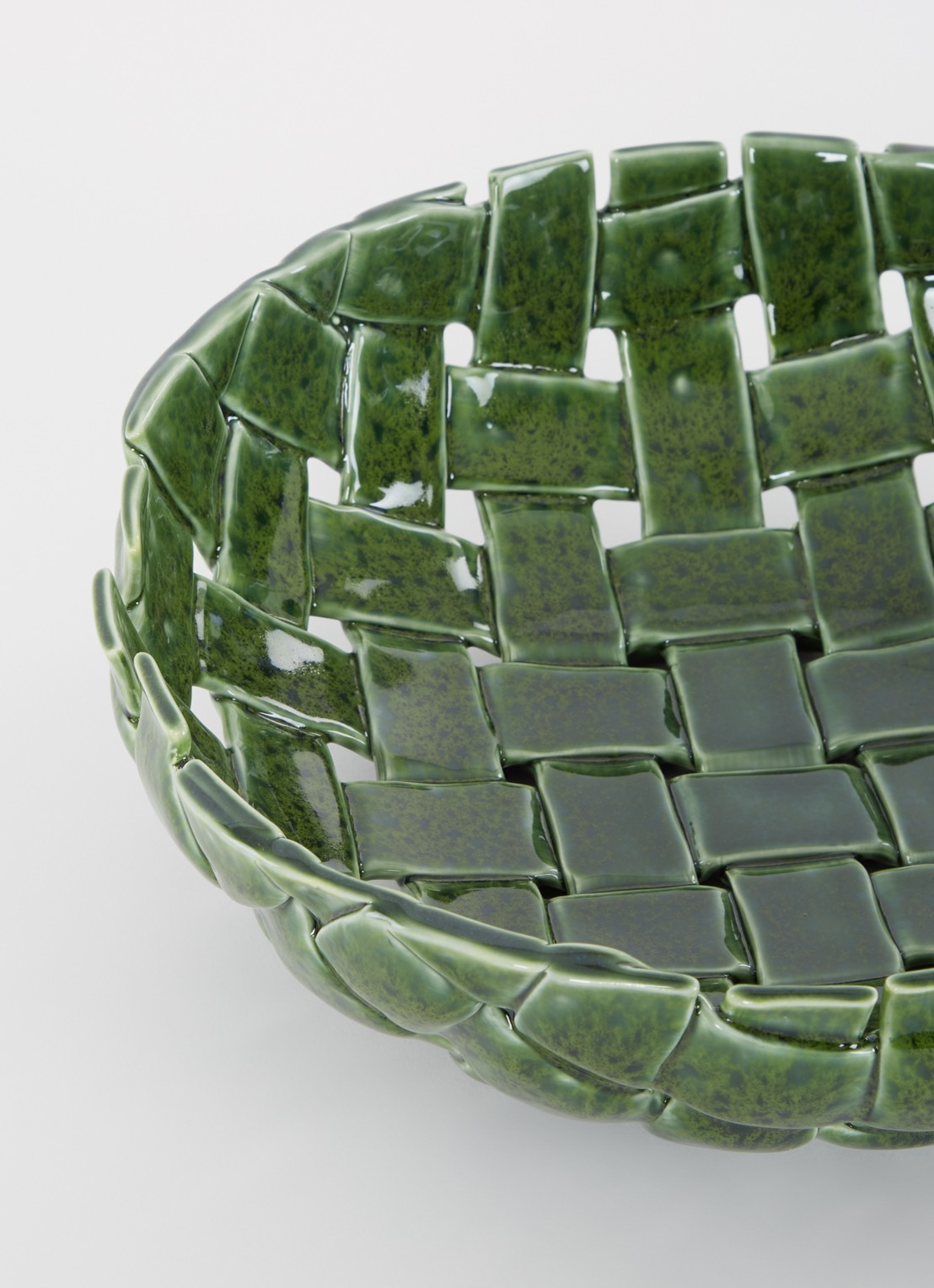 ferm LIVING Plait schaal 30 cm - voorkant 2 groen