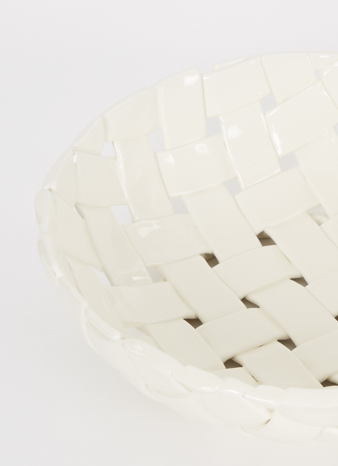 ferm LIVING Plait schaal 30 cm - voorkant 2 gebroken wit