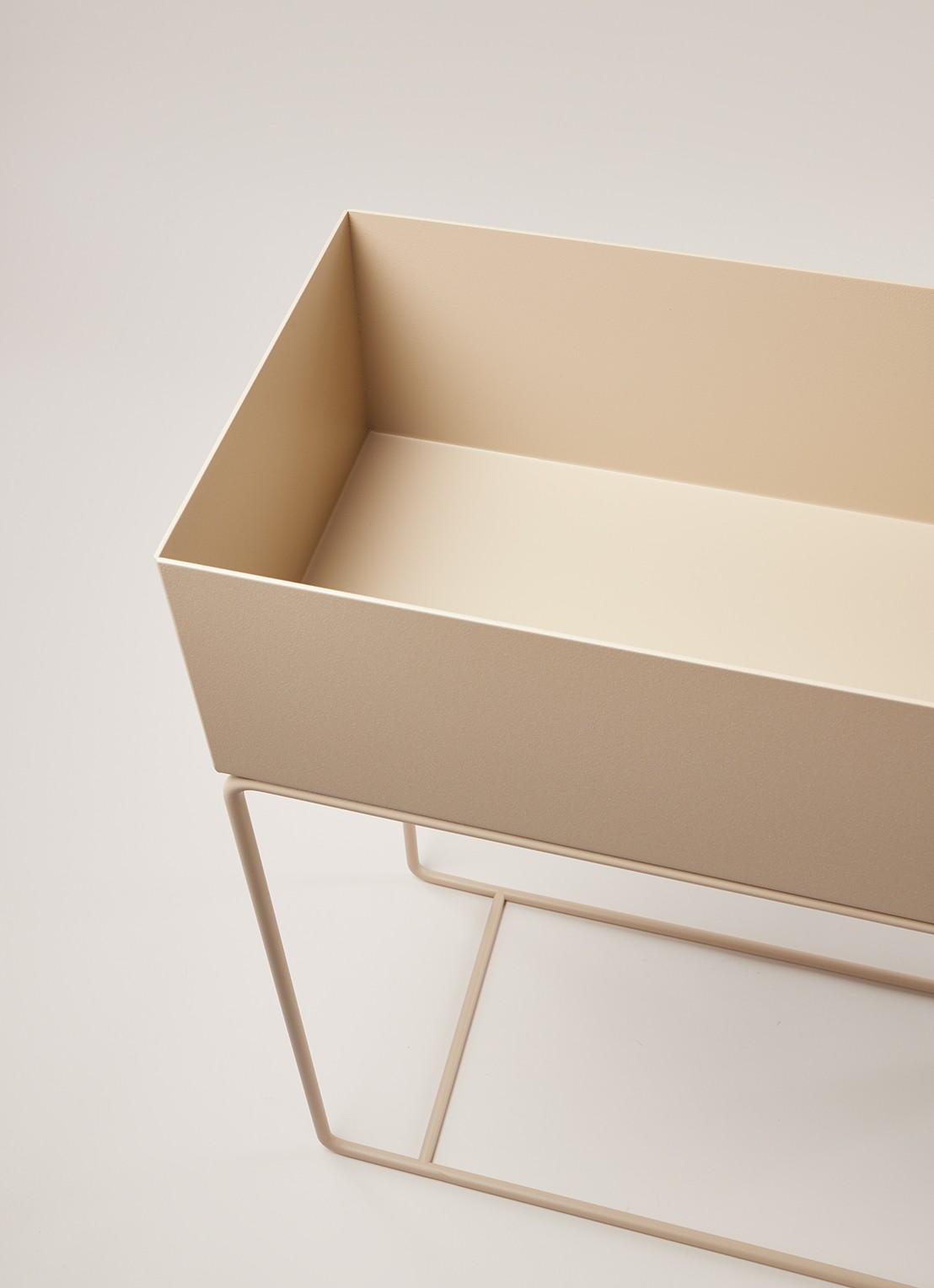 ferm LIVING Plant Box plantenbak voor binnen - 60 cm - detail zand