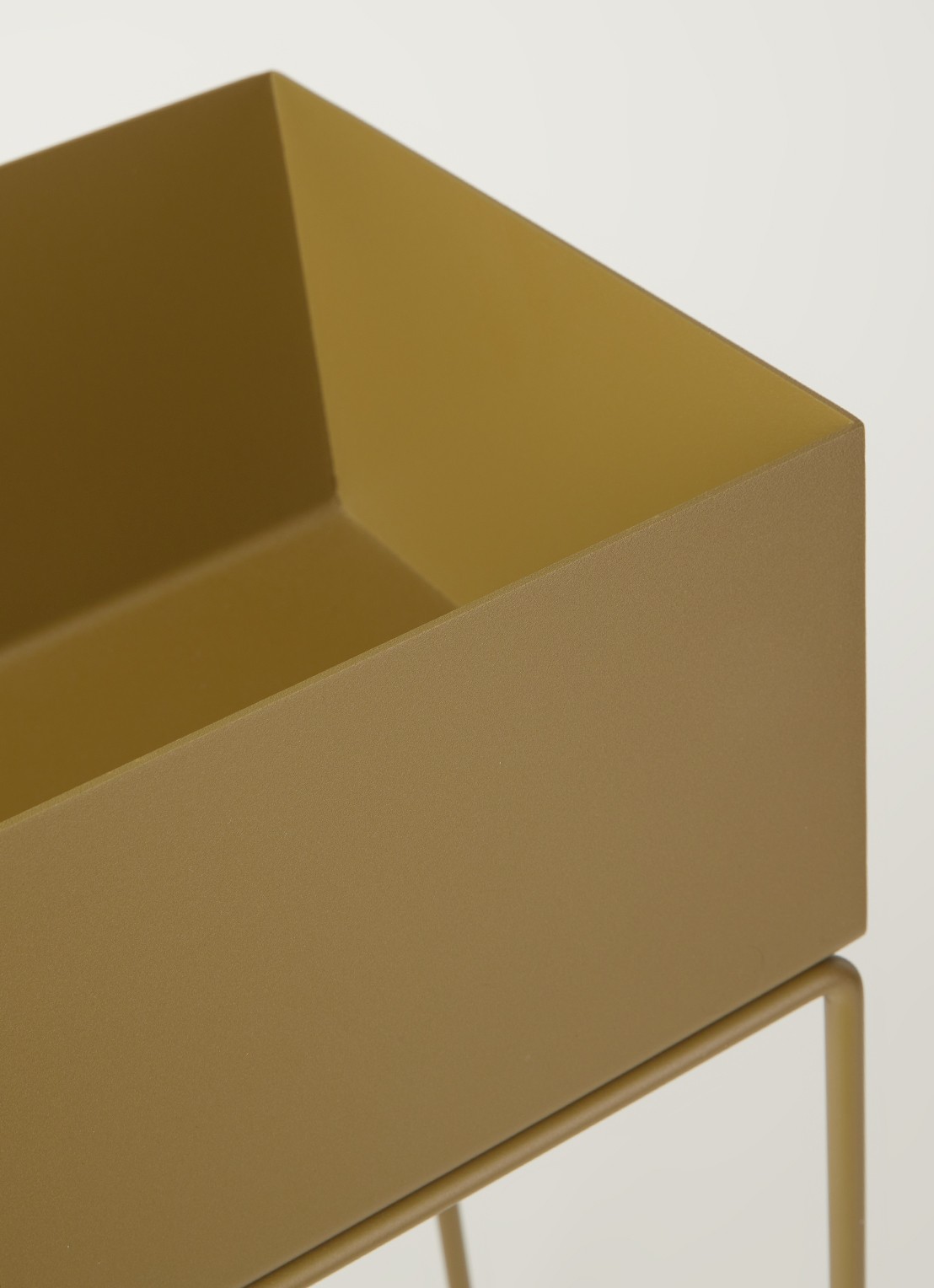 ferm LIVING Plant Box plantenbak voor binnen 60 x 65 cm - detail 3 olijfgroen