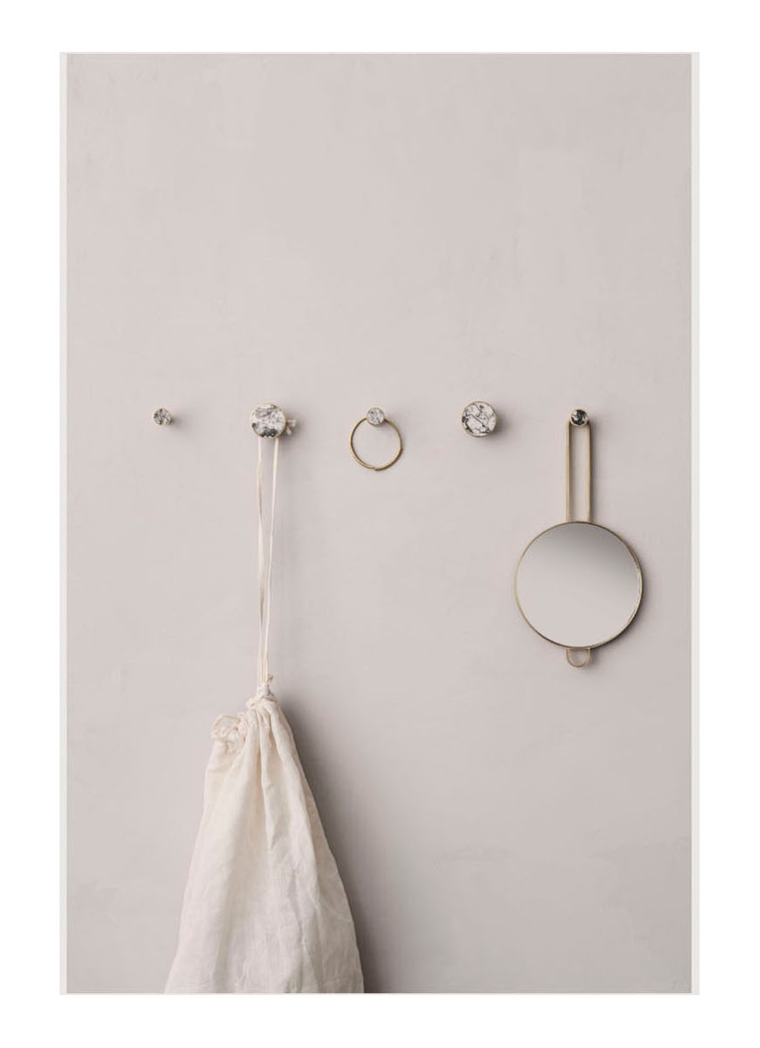ferm LIVING Poise handspiegel 28,5 x 14,5 cm - detail 2 goud