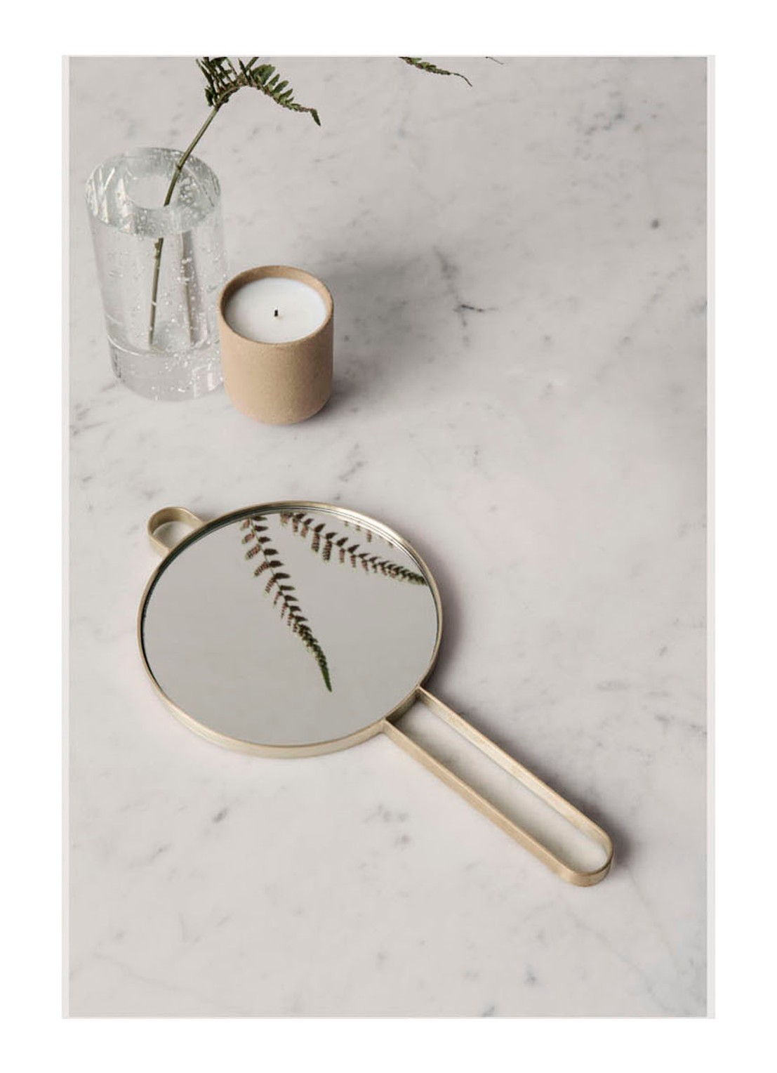 ferm LIVING Poise handspiegel 28,5 x 14,5 cm - voorkant 4 goud