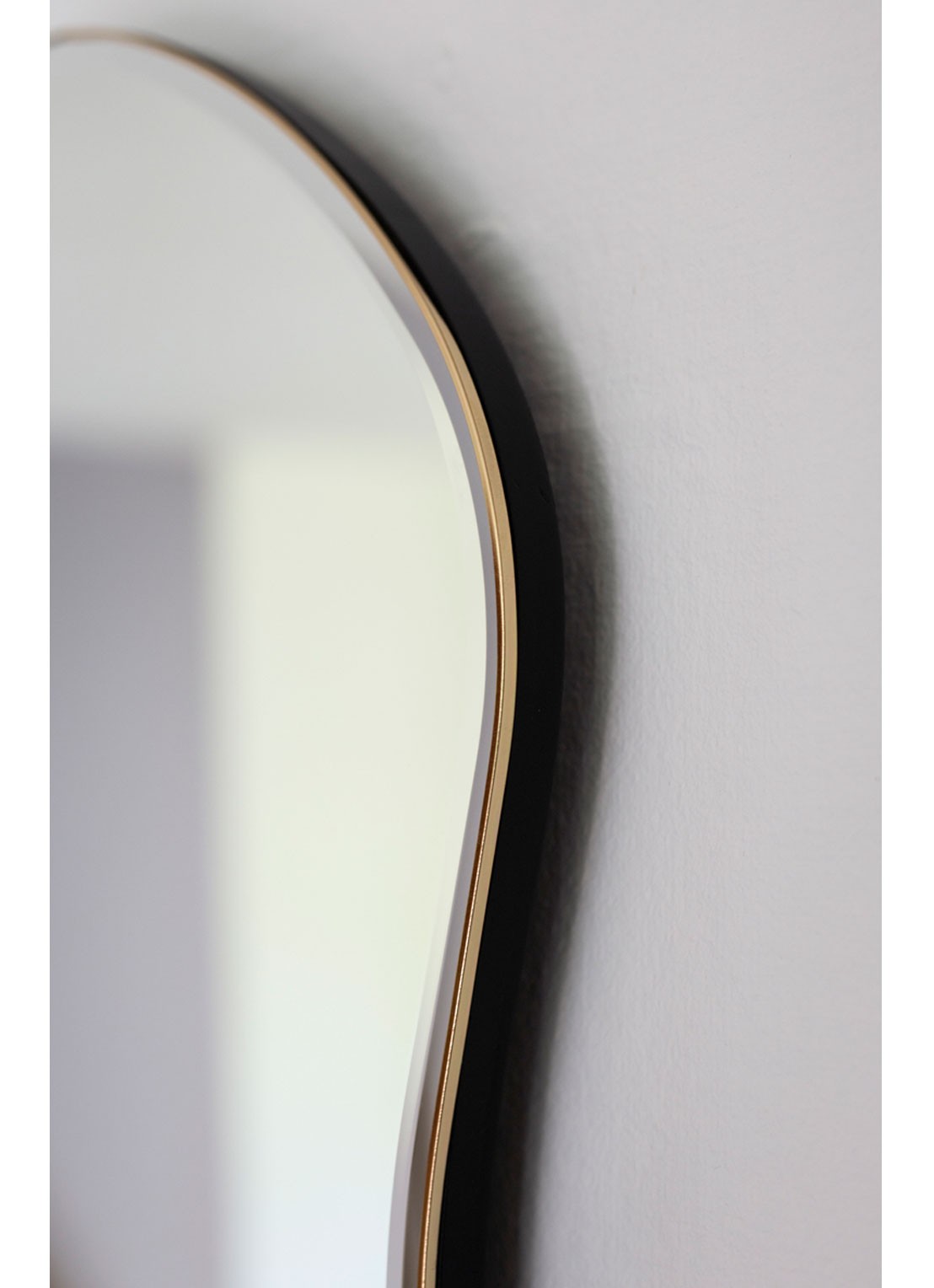 ferm LIVING Pond Large wandspiegel - detail brass