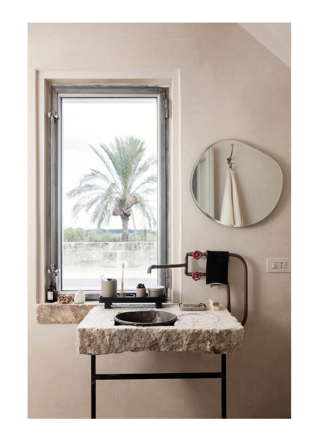 ferm LIVING Pond Small wandspiegel  - voorkant 2 zwart