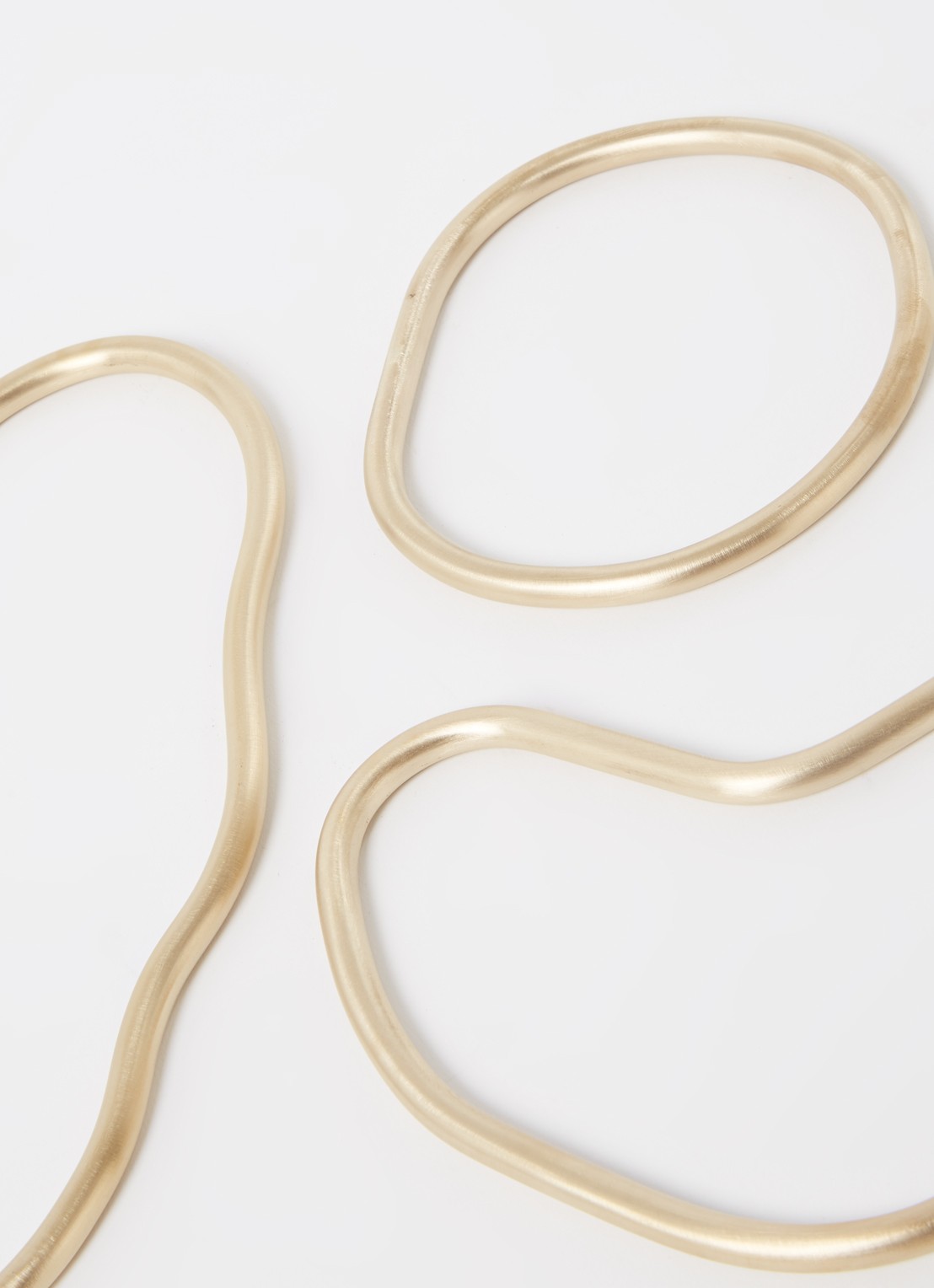 ferm LIVING Pond Trivets onderzetter van messing set van 3  - detail goud