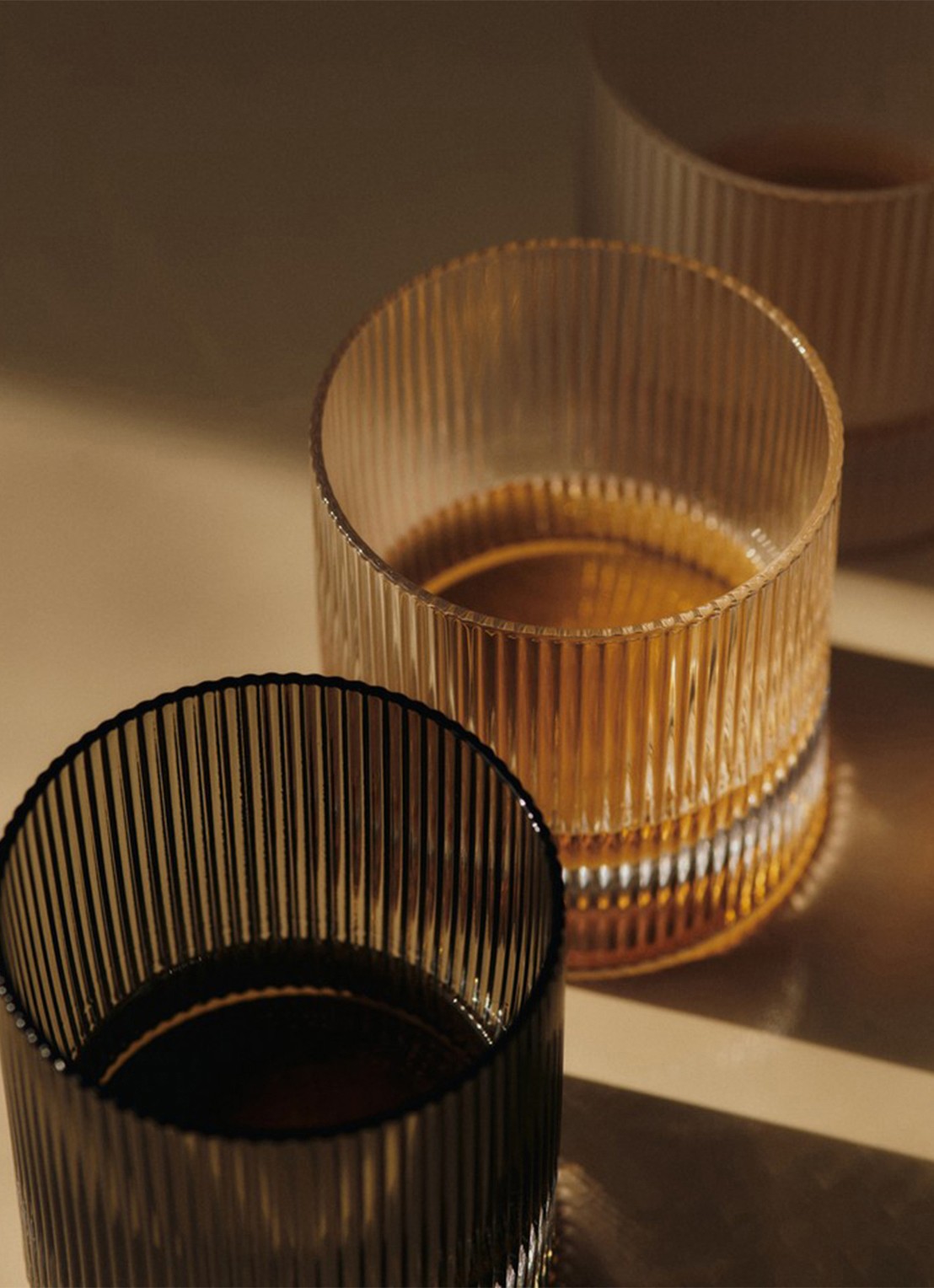 ferm LIVING Ripple whiskyglas 25 cl set van 2 - voorkant 2 grijs