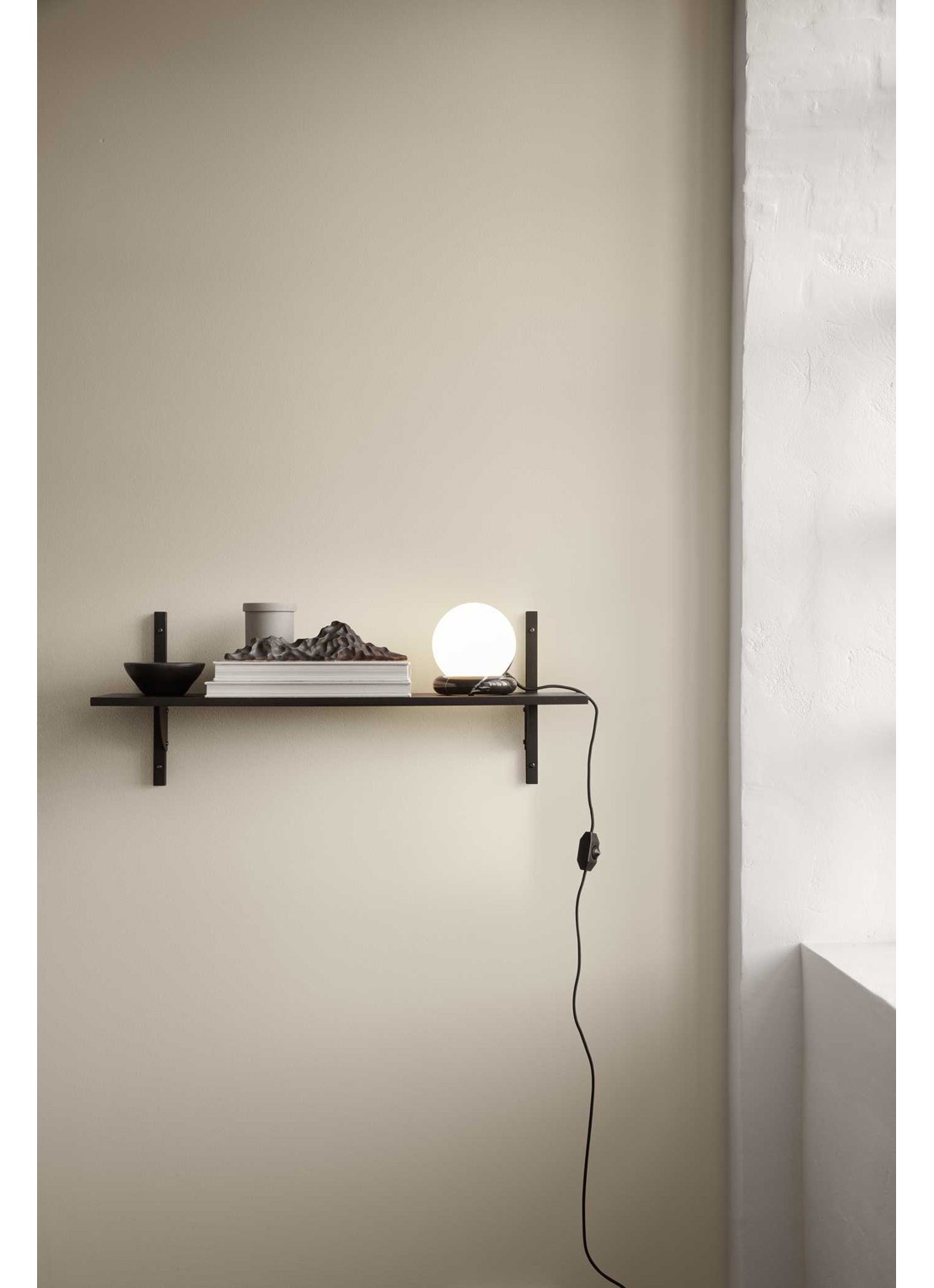 ferm LIVING Sector Shelf wandplank 87 cm - achterkant 3 beige