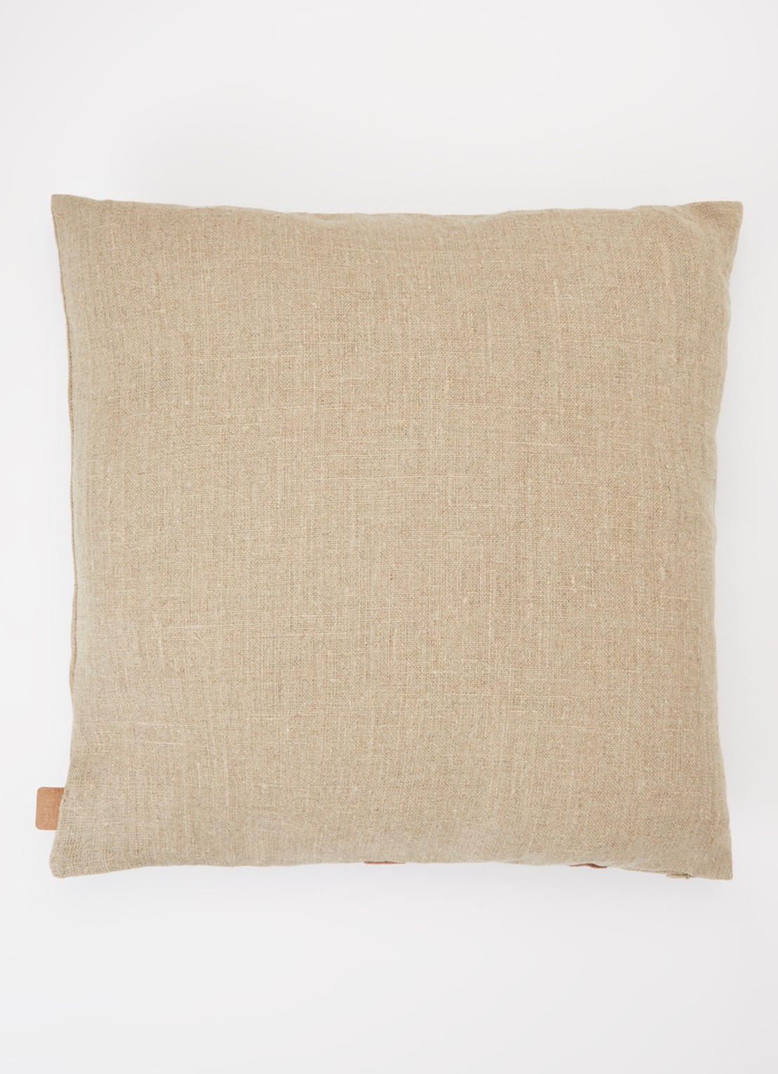 ferm LIVING Senti sierkussen in linnenblend 50 x 50 cm  - detail beige