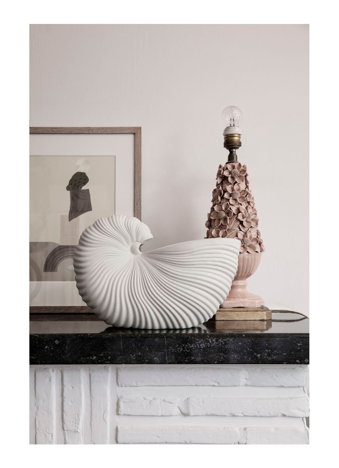 ferm LIVING Shell bloempot van aardewerk voor binnen 31 x 20 cm - voorkant 5 gebroken wit