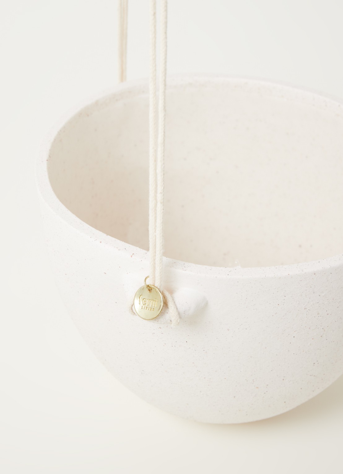 ferm LIVING Speckle L plantenhanger van keramiek voor binnen Ø20,5 cm - detail 3 wit