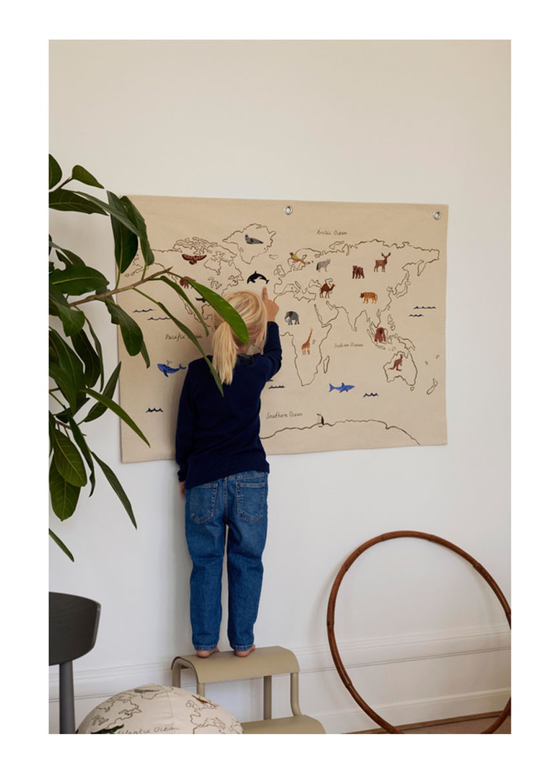 ferm LIVING The World wandkleed 70 x 100 cm - detail 2 undefined