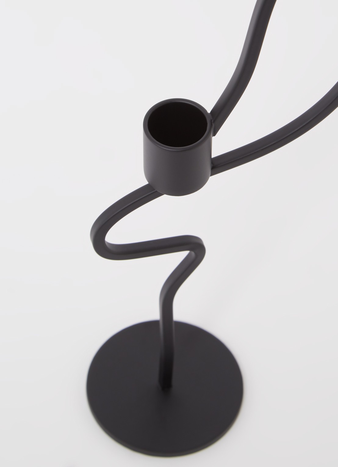 ferm LIVING Valse Tall kandelaar 22 cm - voorkant 2 zwart
