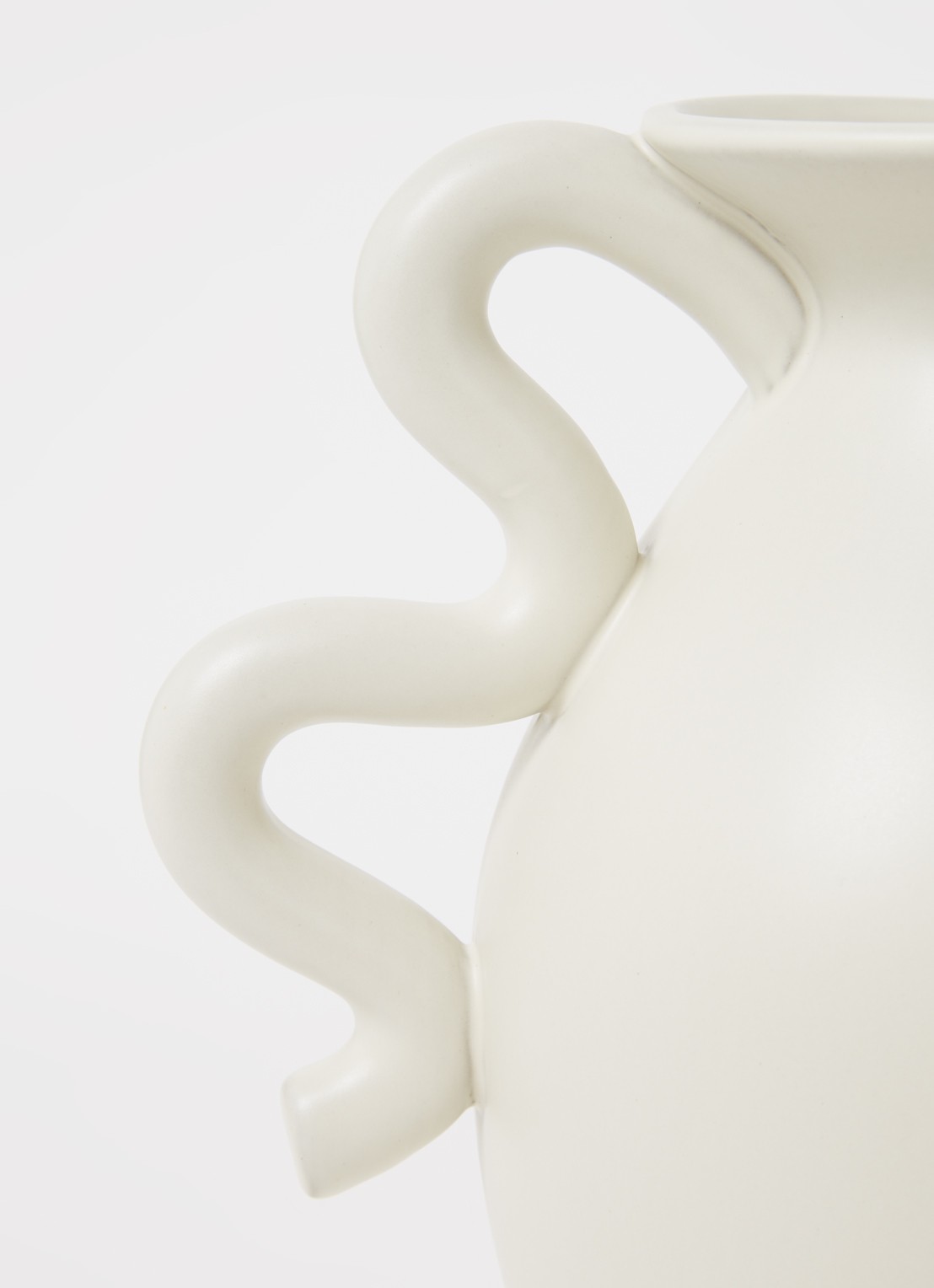 ferm LIVING Verso vaas 27 cm - detail 3 gebroken wit