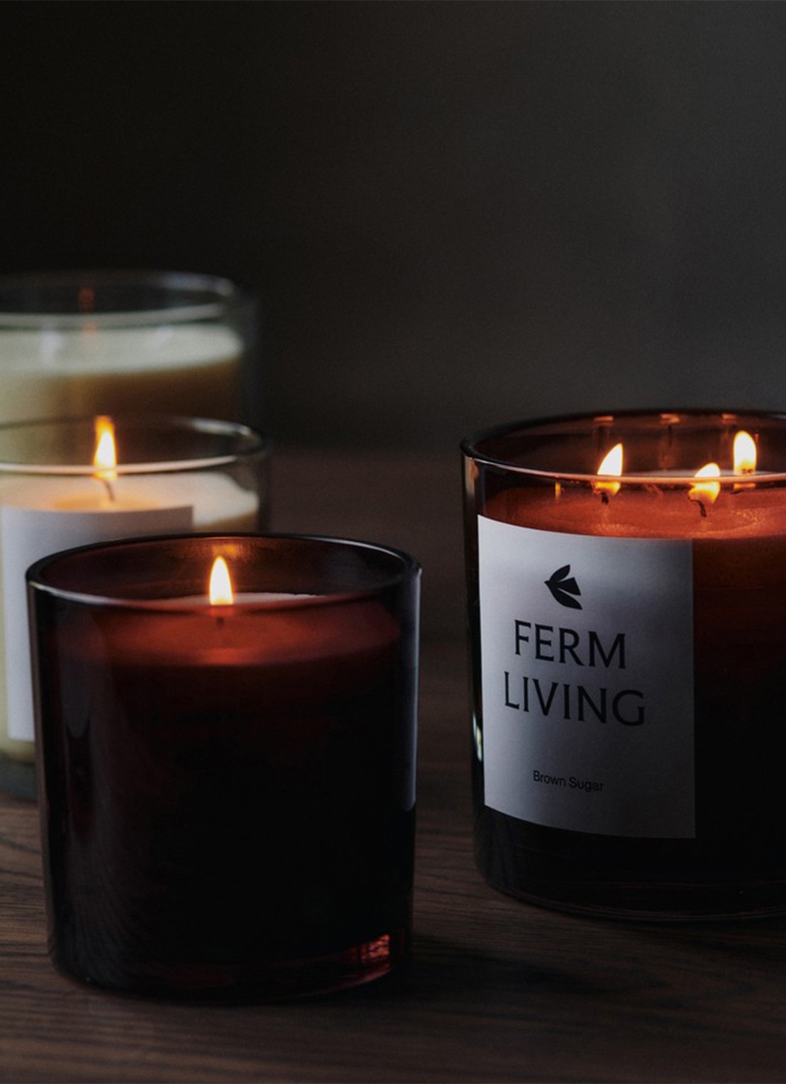 ferm LIVING Vitto geurkaars 830 gram - detail 2 paars