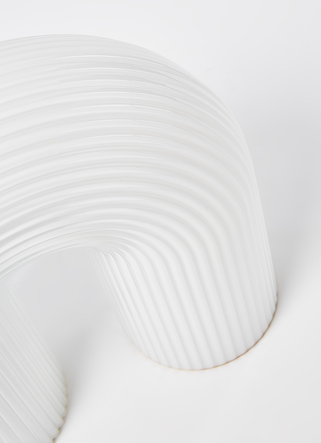 ferm LIVING Vuelta tafellamp  - detail 3 wit