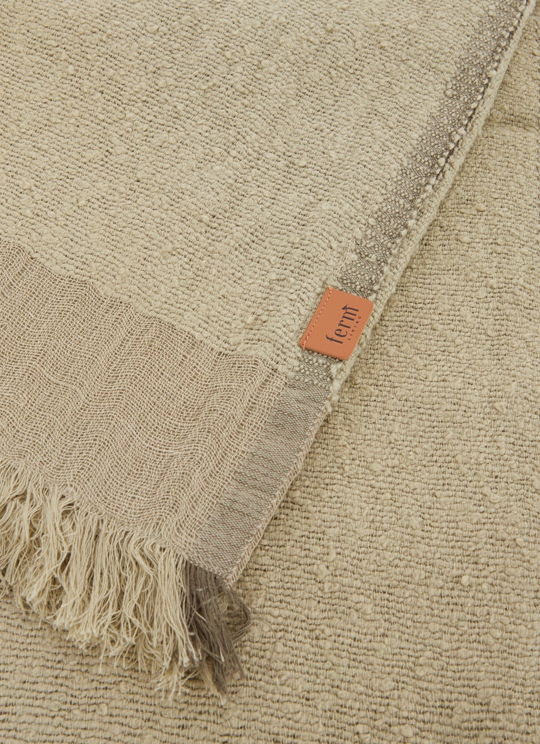 ferm LIVING Weaver plaid in wolblend 120 x 170 cm - detail 3 olijfgroen