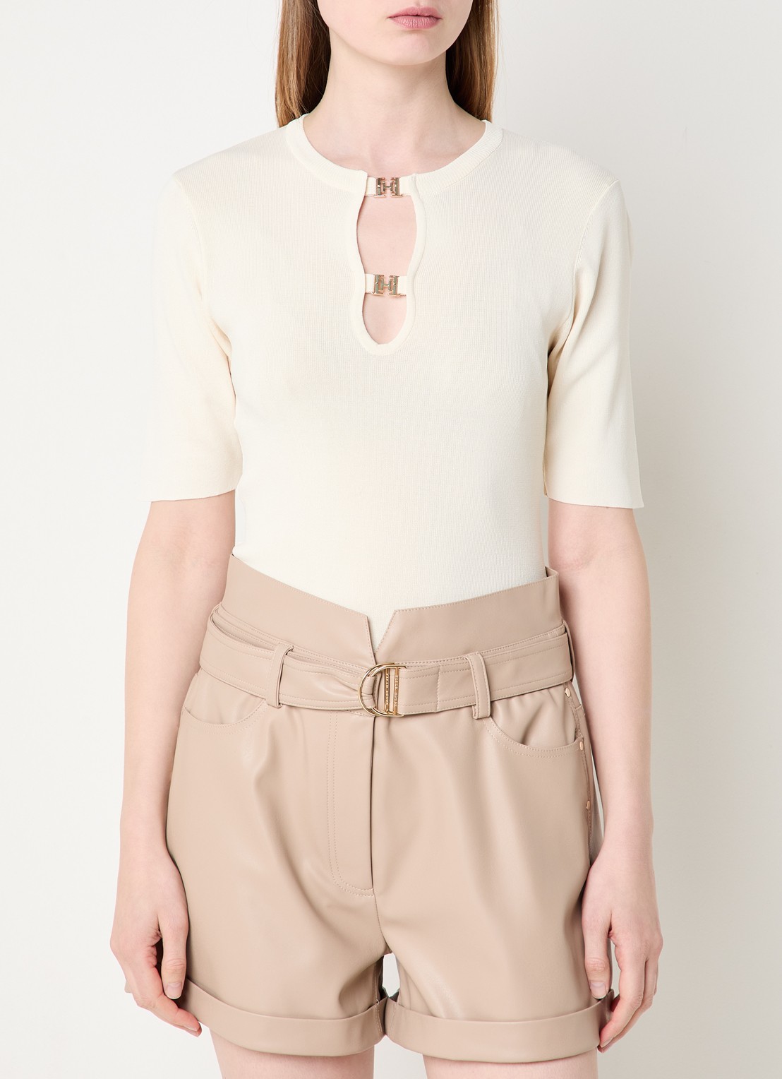 Fifth House Glaze top met logo - detail creme