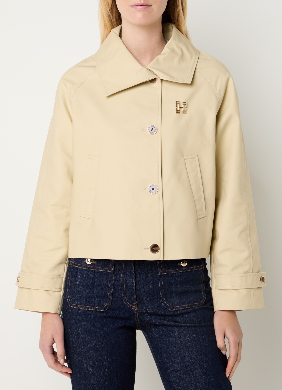 Fifth House Leala trenchcoat met steekzakken en asymmetrische hals - detail beige