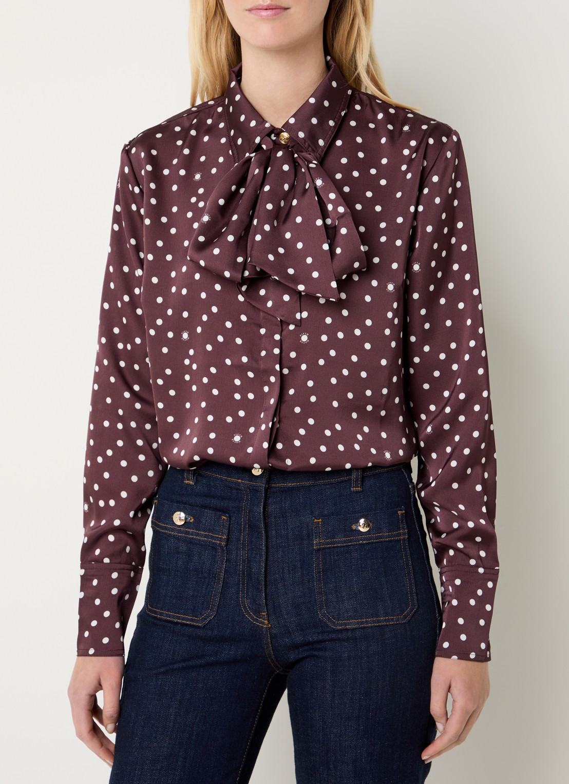 Fifth House Loesy blouse van satijn met stippenprint en afneembare sjaalkraag - detail 4 bordeauxrood