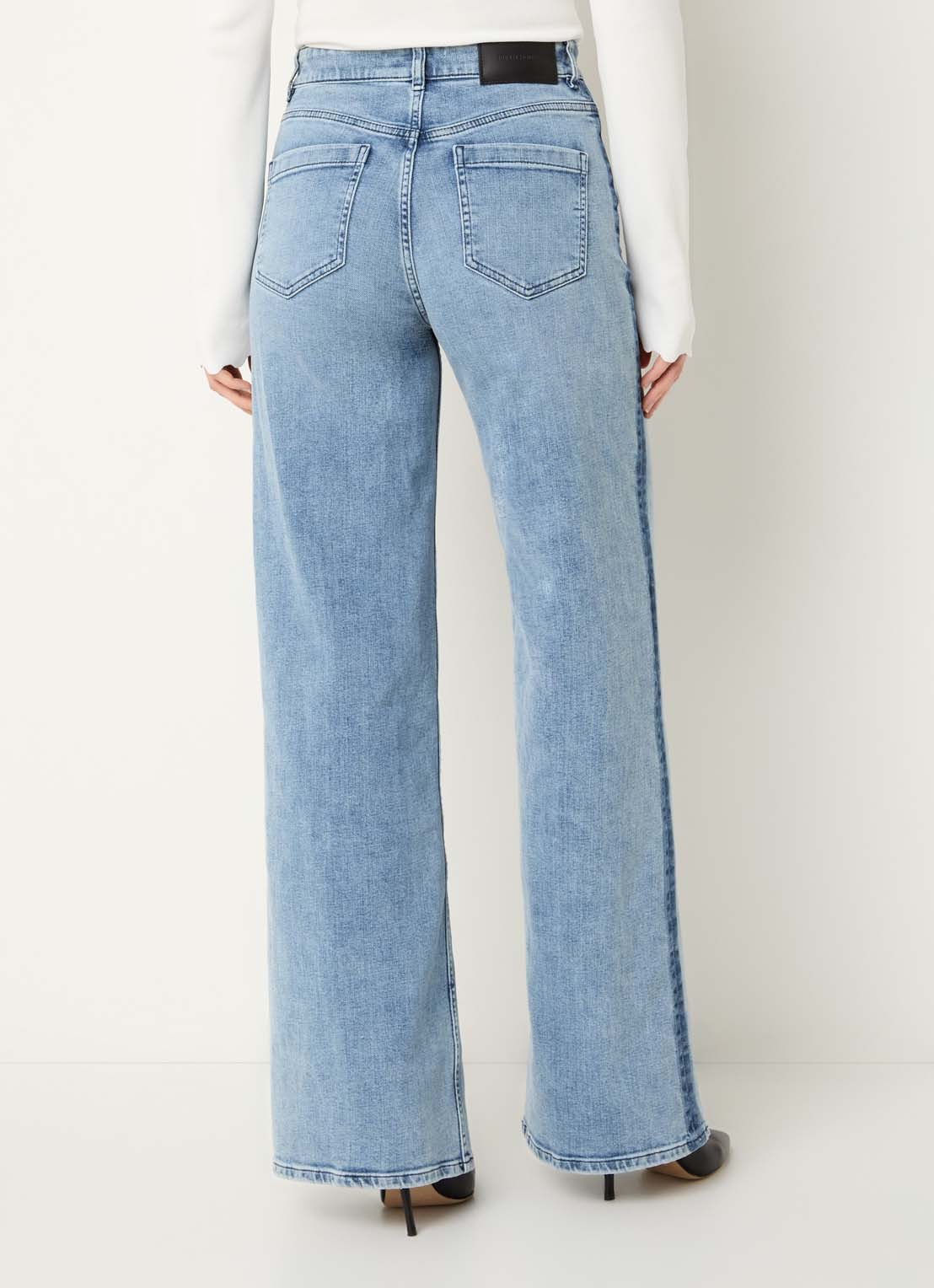 Fifth House Lyana mid waist wide leg jeans met lichte wassing - achterkant 3 indigo