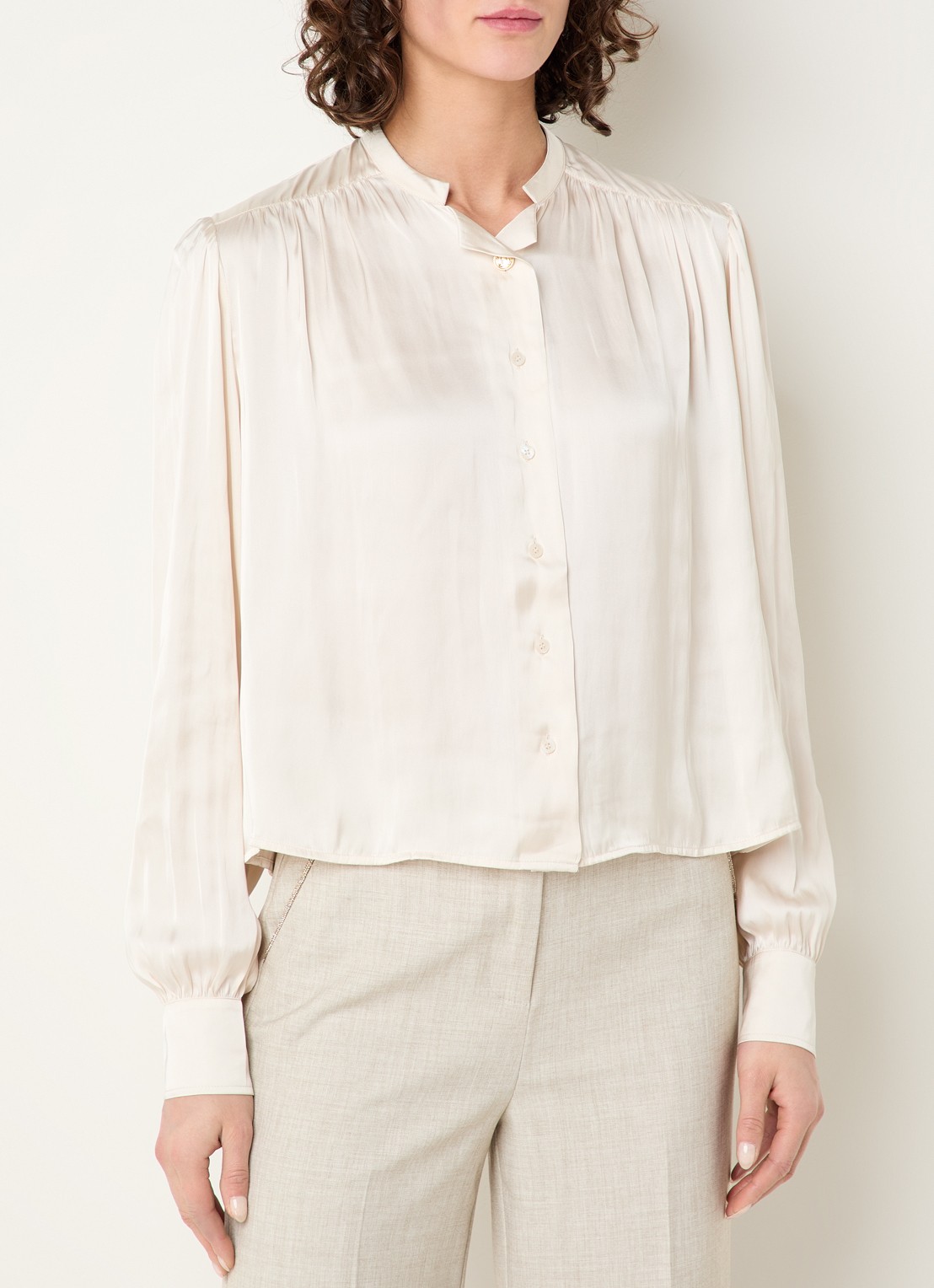 Fifth House Marion blouse van satijn met ballonmouw - detail 4 beige
