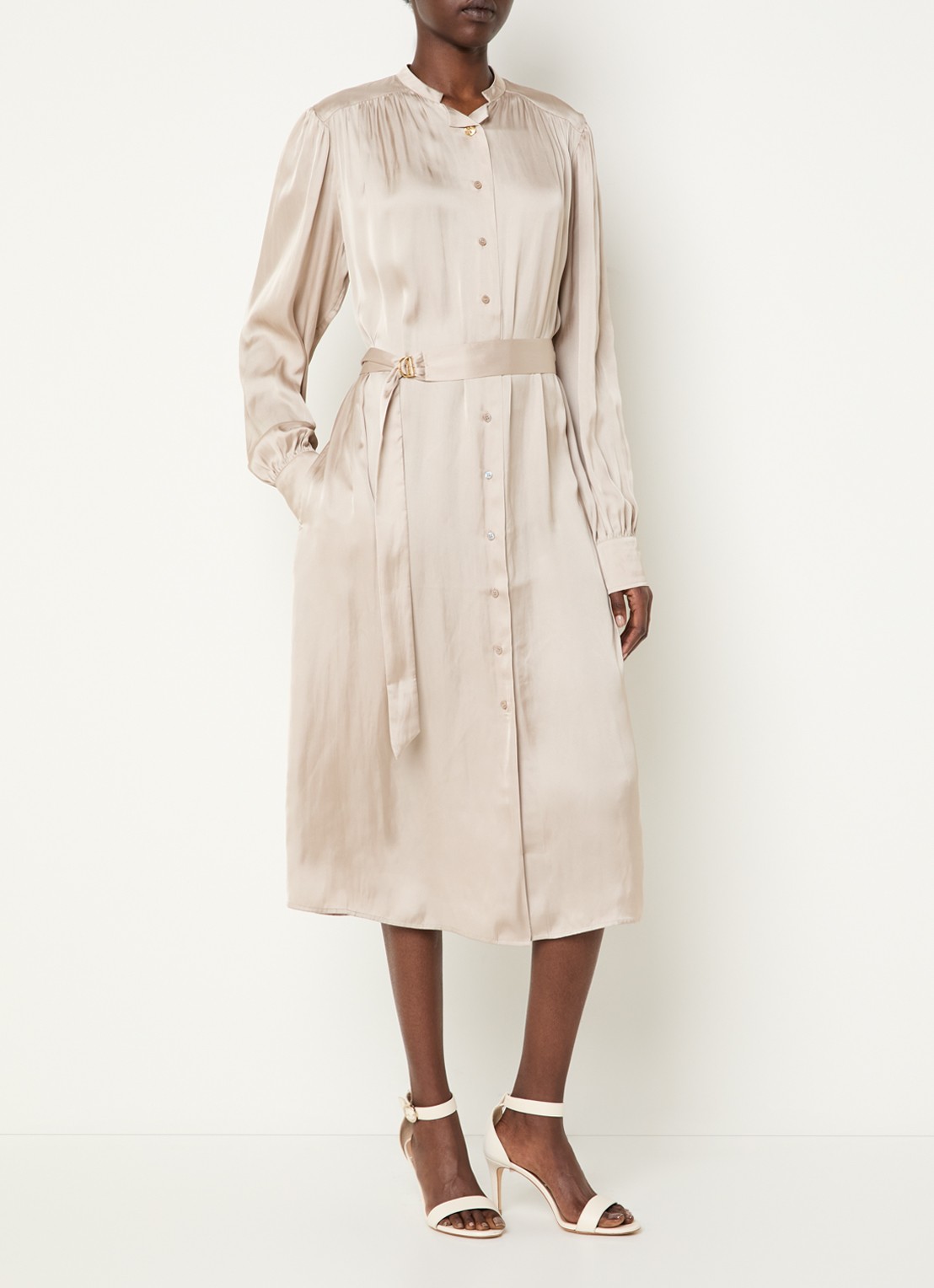 Fifth House Marion midi blousejurk van satijn met strikceintuur - detail beige