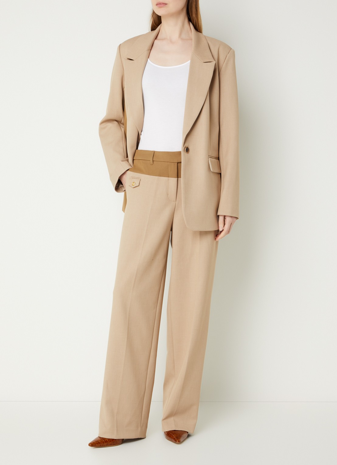 Fifth House Matascha mid waist wide fit pantalon met steekzakken - voorkant 2 beige