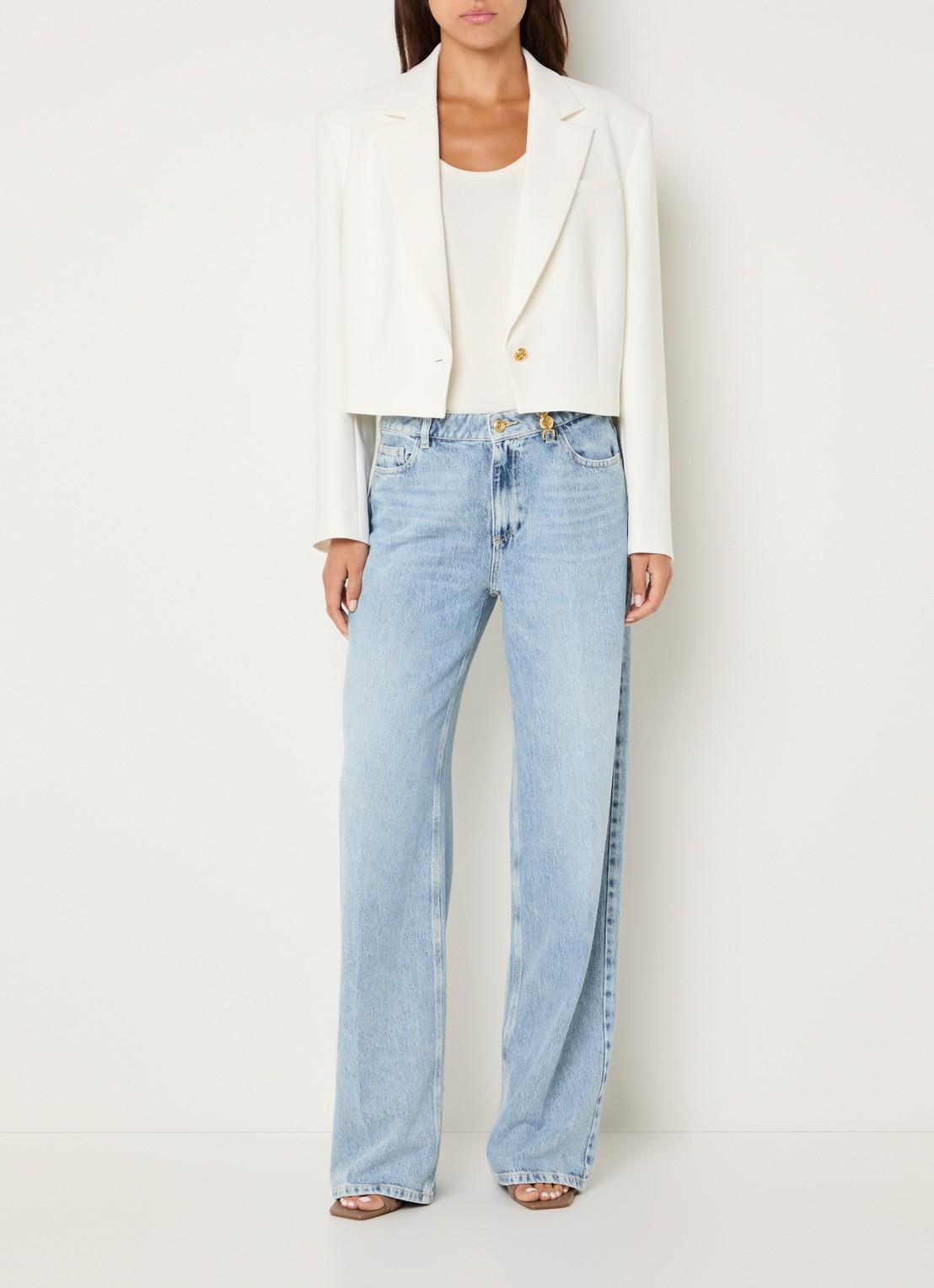 Fifth House Melodi cropped blazer met schoudervulling - voorkant 4 gebroken wit