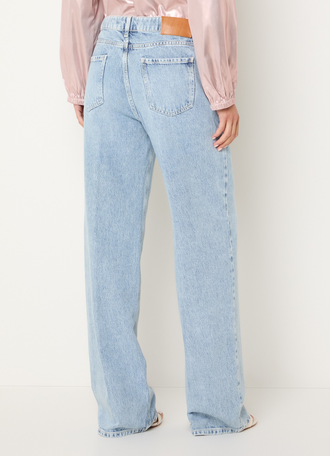 Fifth House Millie mid waist wide leg jeans met lichte wassing - achterkant indigo