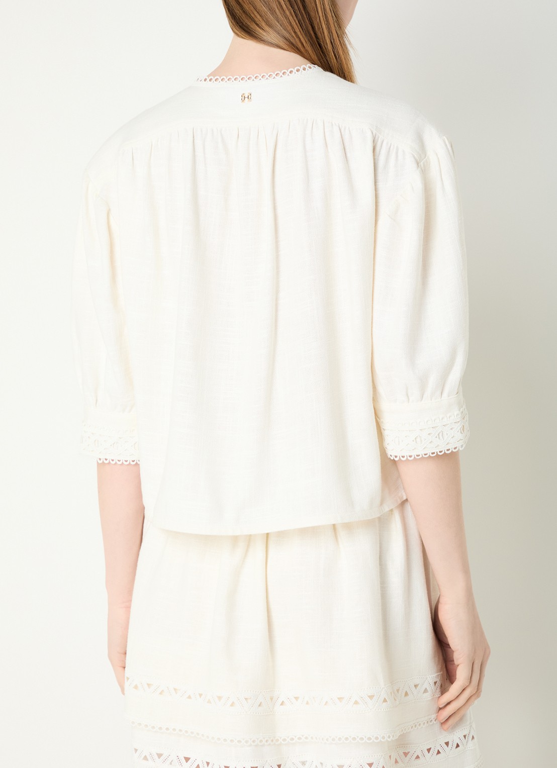 Fifth House Morgan blouse in linnenblend met broderie - achterkant 2 gebroken wit