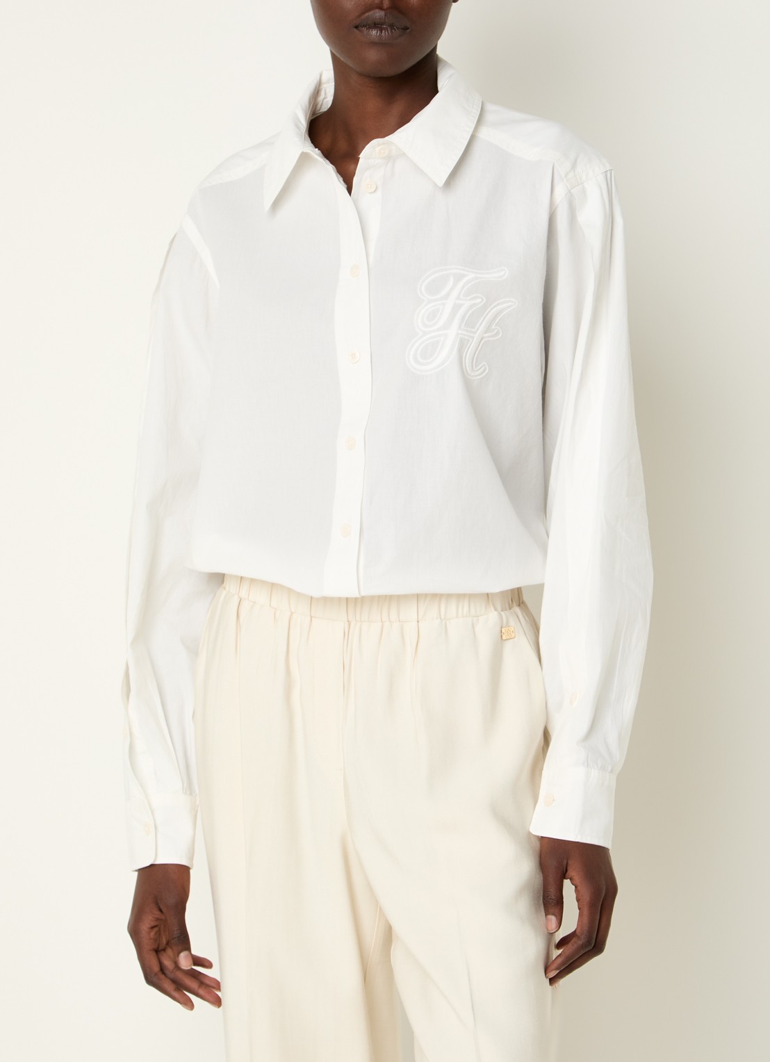 Fifth House Mya oversized blouse met logoborduring - detail wit