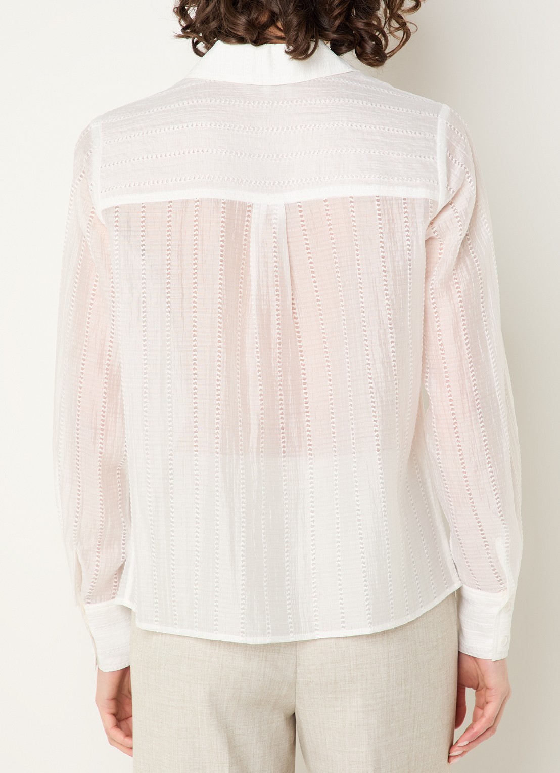 Fifth House Myra blouse met opengewerkt dessin en sjaalkraag - achterkant wit