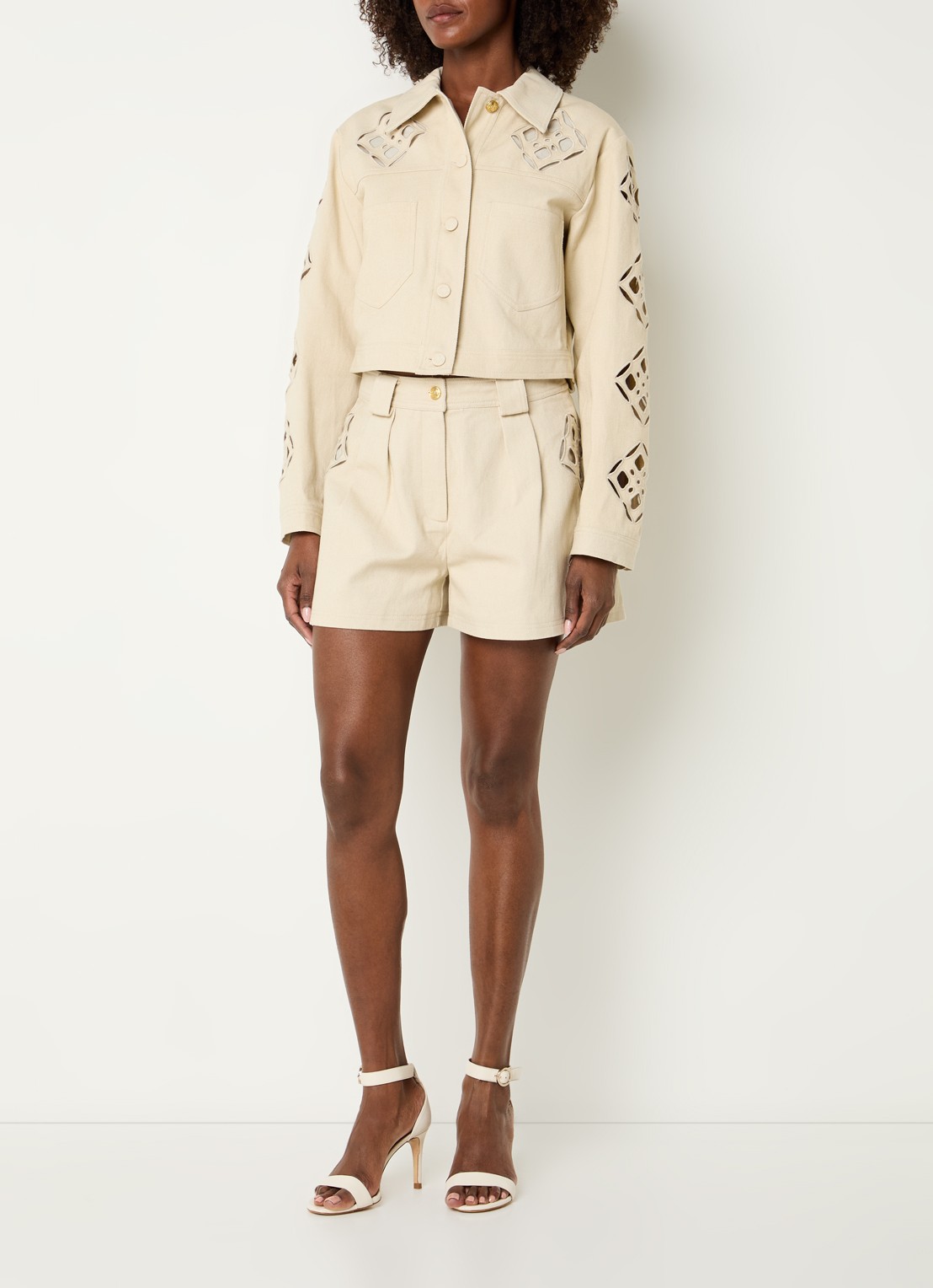 Fifth House Nanouk cropped jack met opengewerkt dessin en steekzakken - voorkant 2 beige