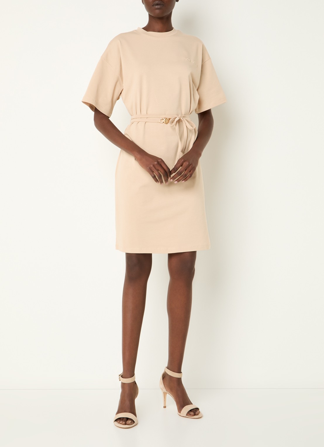 Fifth House Oxsana mini jurk met logoborduring en strikceintuur - voorkant 2 beige