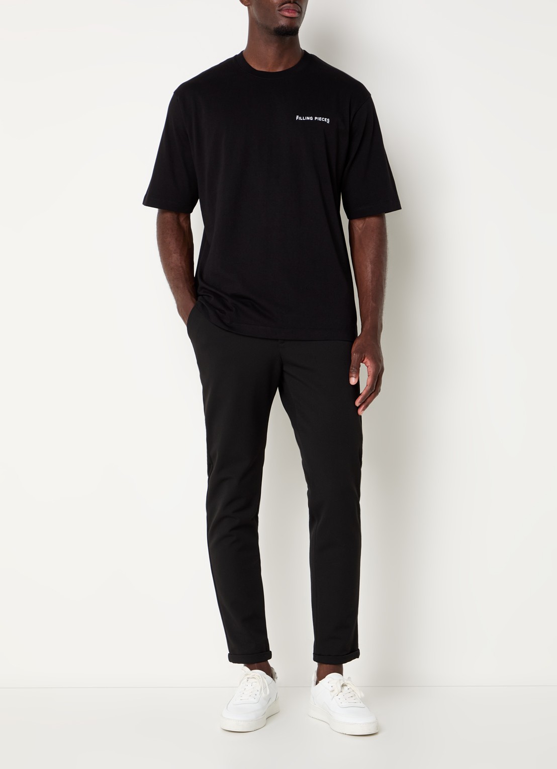 Filling Pieces Boxy T-shirt met logo - voorkant 3 zwart
