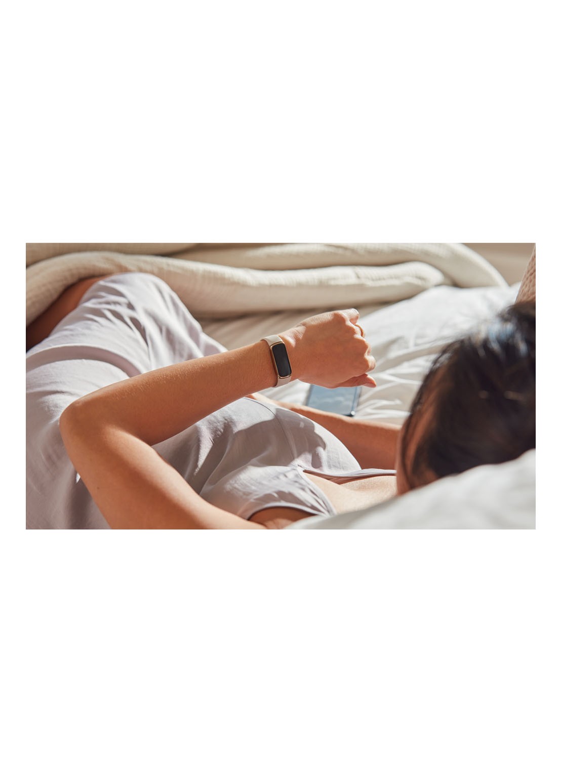Fitbit Luxe sporthorloge FB422GLWT - detail 3 goud