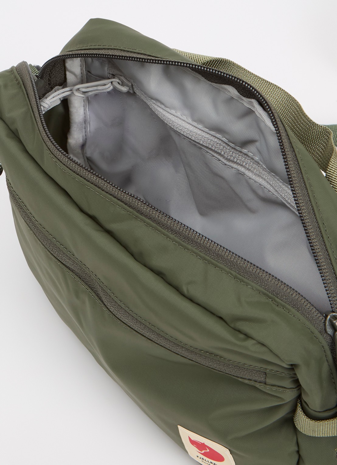 Fjällräven High Coast crossbodytas met logo - detail bronsgroen