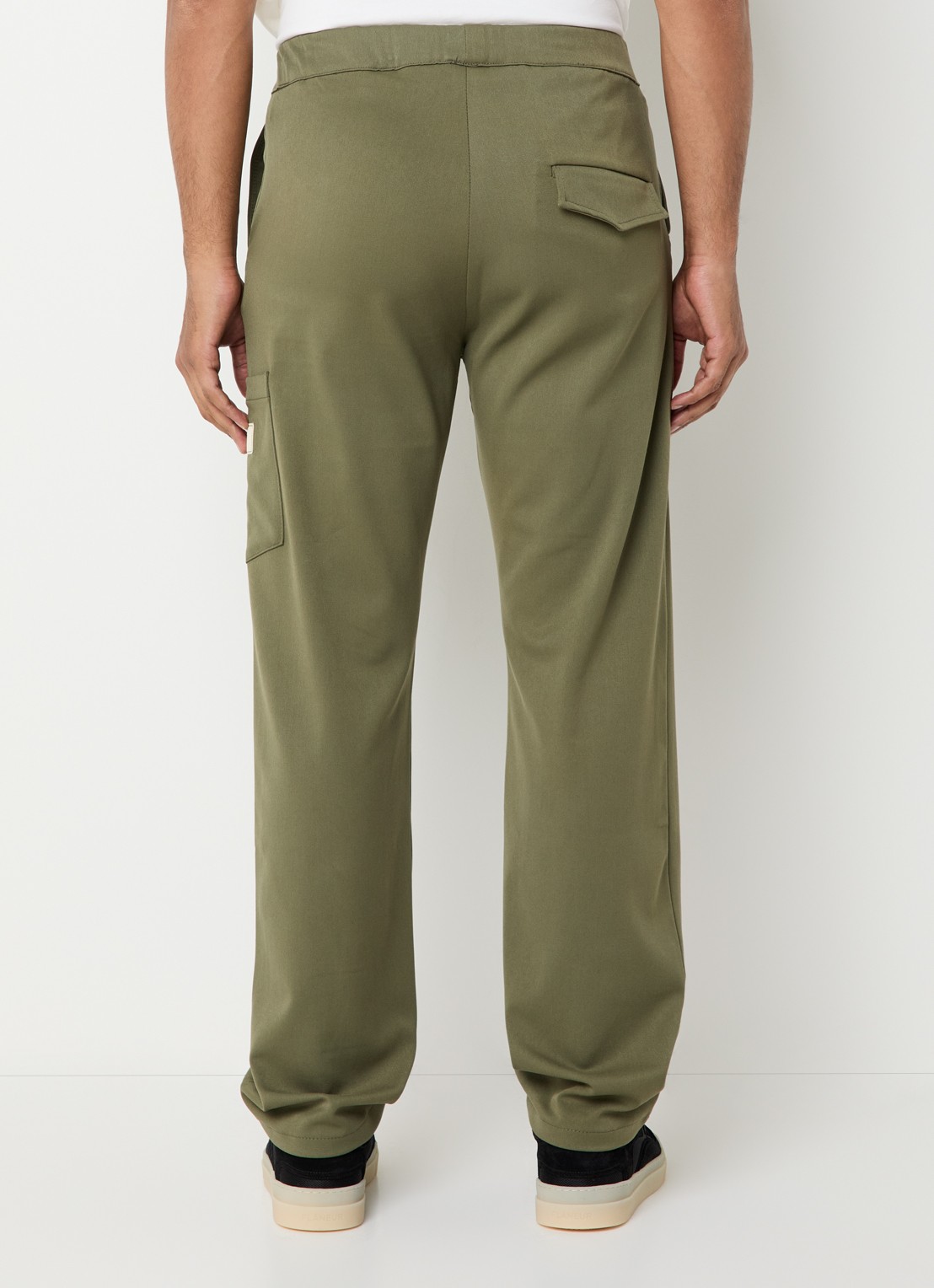 FLÂNEUR Atelier loose fit pantalon met opgestikte zak - achterkant 5 legergroen