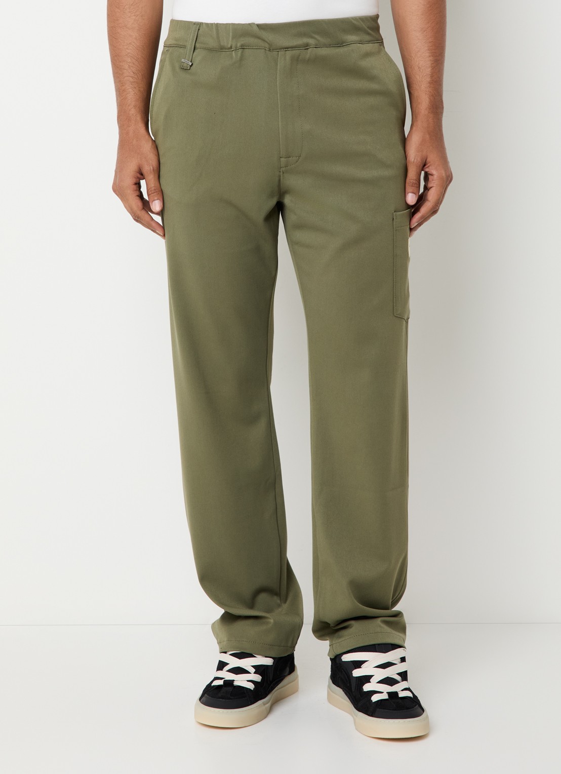 FLÂNEUR Atelier loose fit pantalon met opgestikte zak - detail legergroen