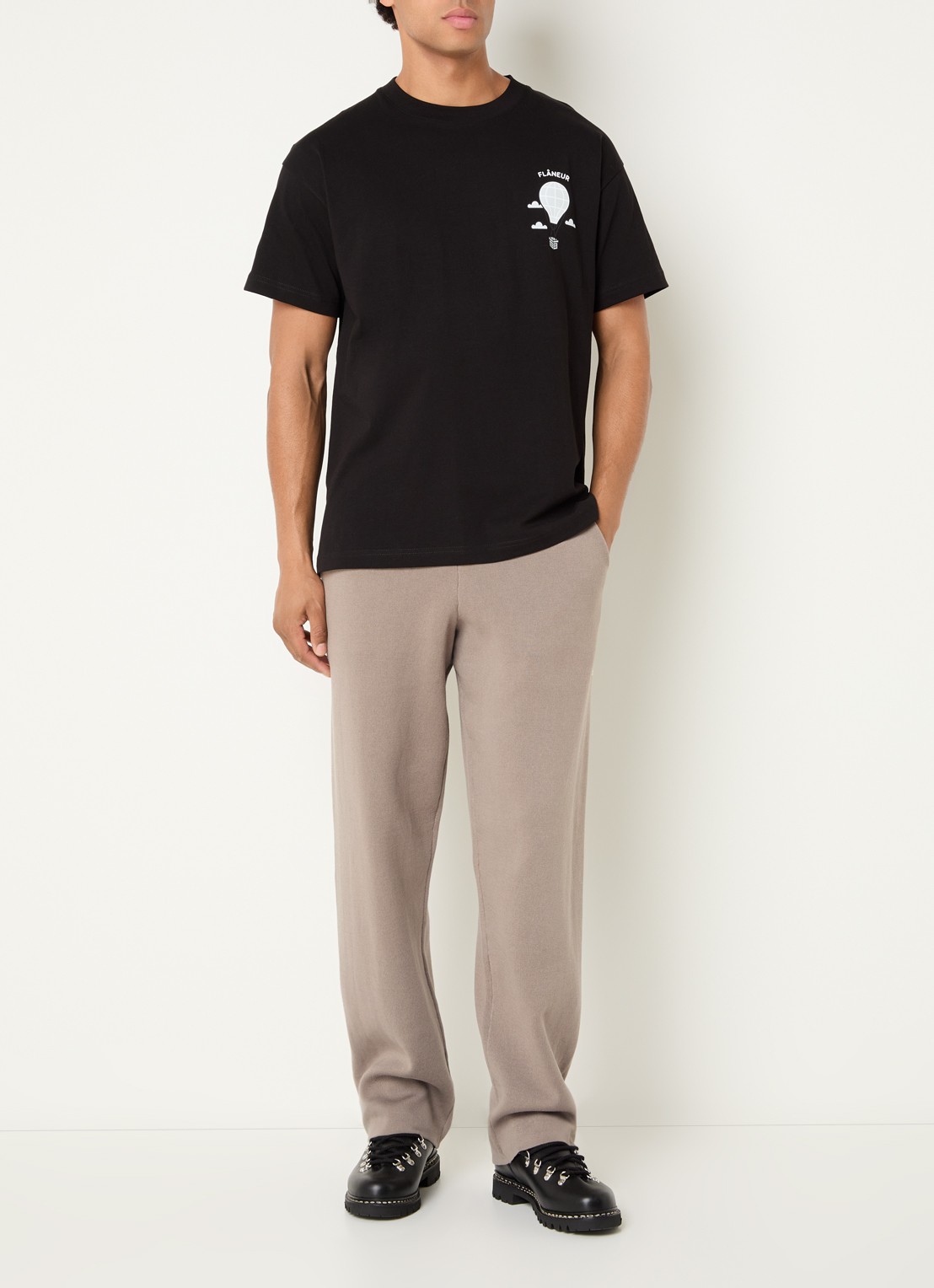 FLÂNEUR Atelier straight fit broek met logo en steekzakken - voorkant 3 taupe
